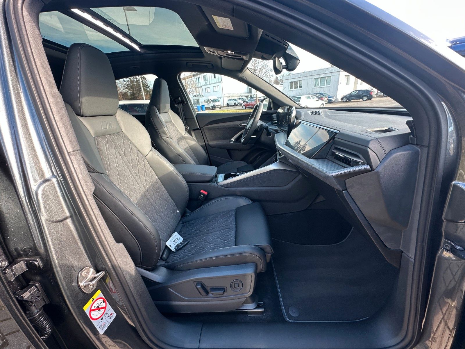 Fahrzeugabbildung Audi Q5 Sportback2.0 TDI quattro S-LINE ACC,PANO,MATR