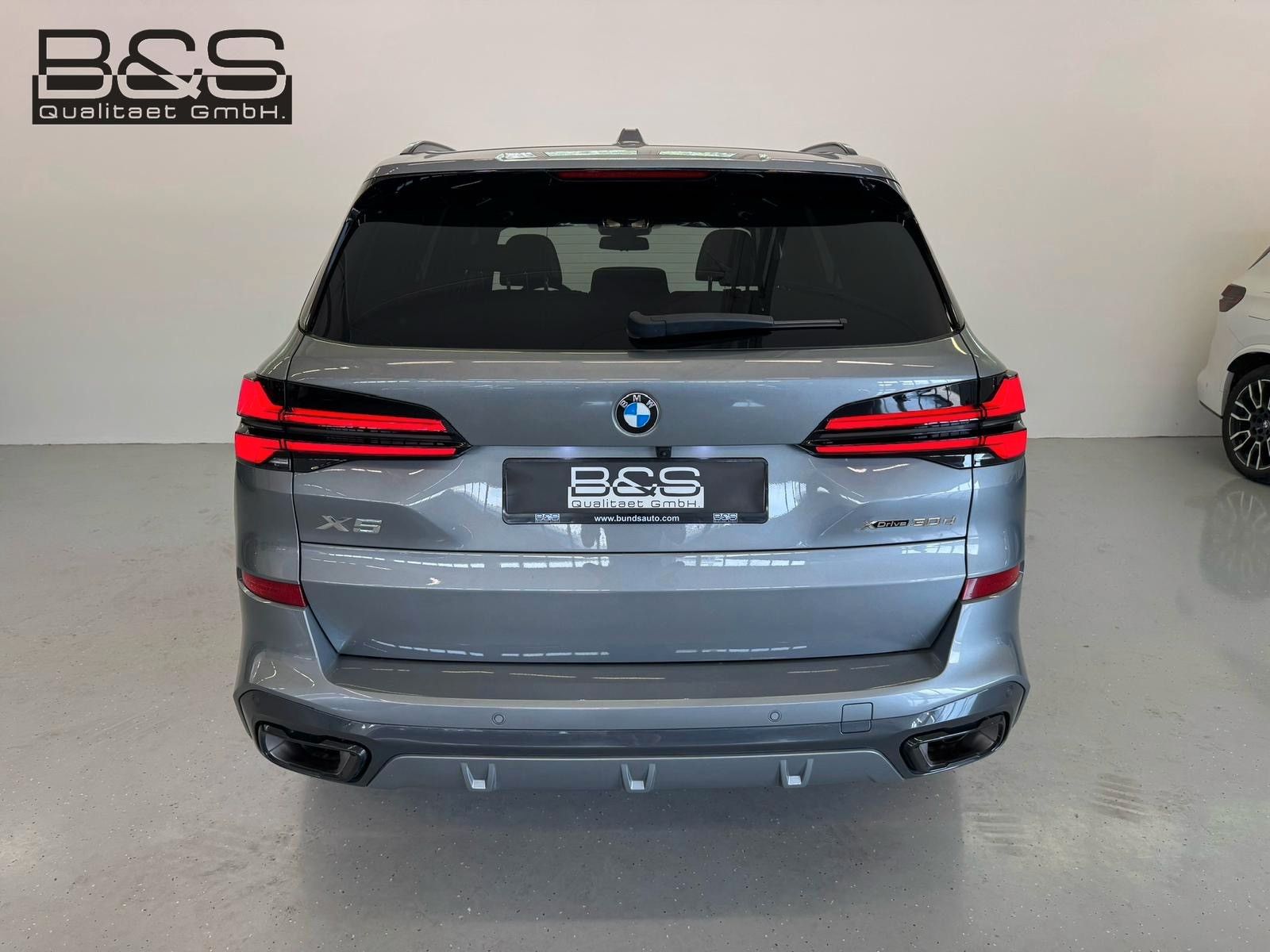 Fahrzeugabbildung BMW X5 30d xDrive MSport ACC,HUD,PANO,HARMAN,LUFT...