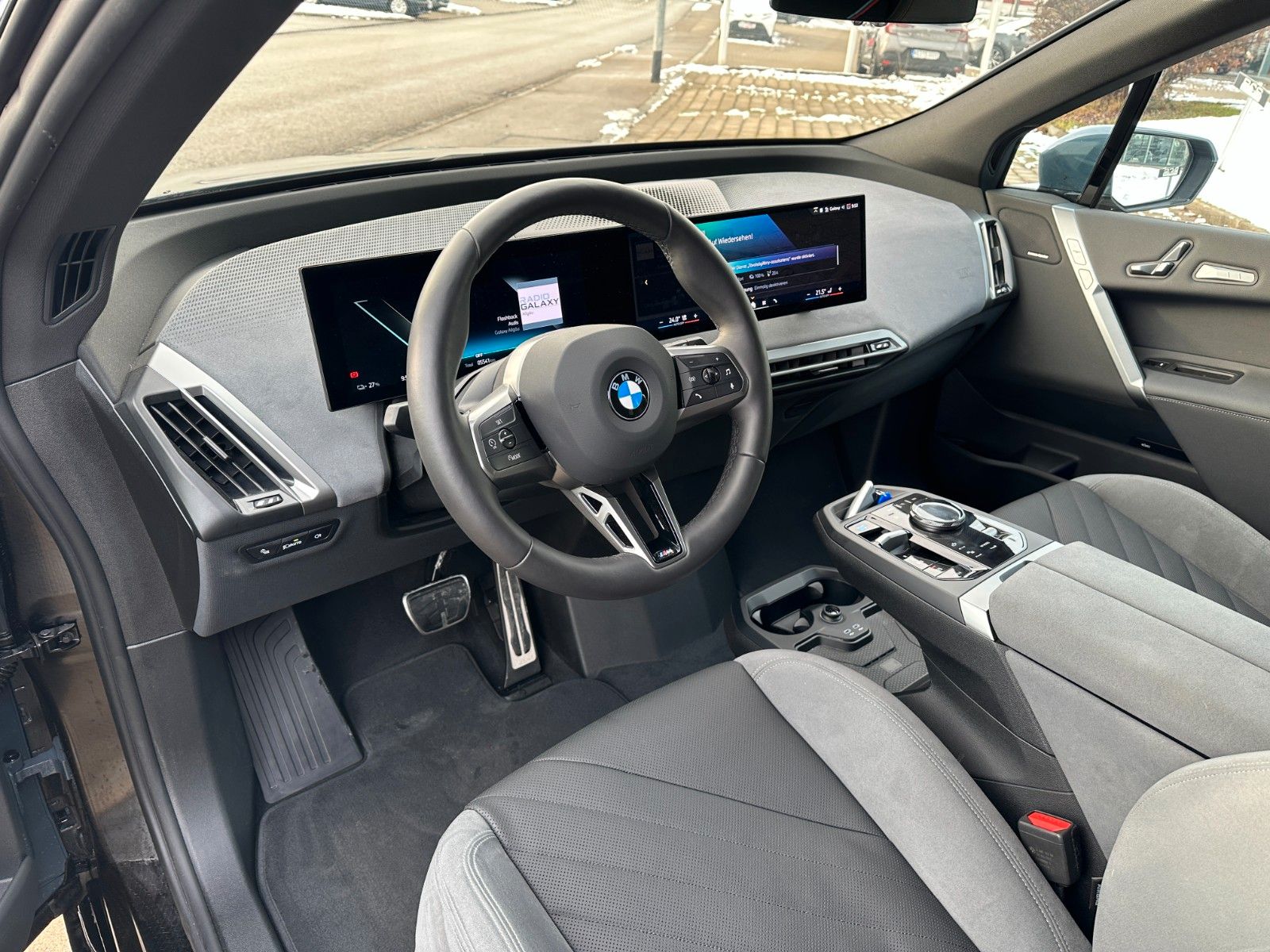 Fahrzeugabbildung BMW iX45 xDrive MSport ACC,HUD,PANO,LED,360,