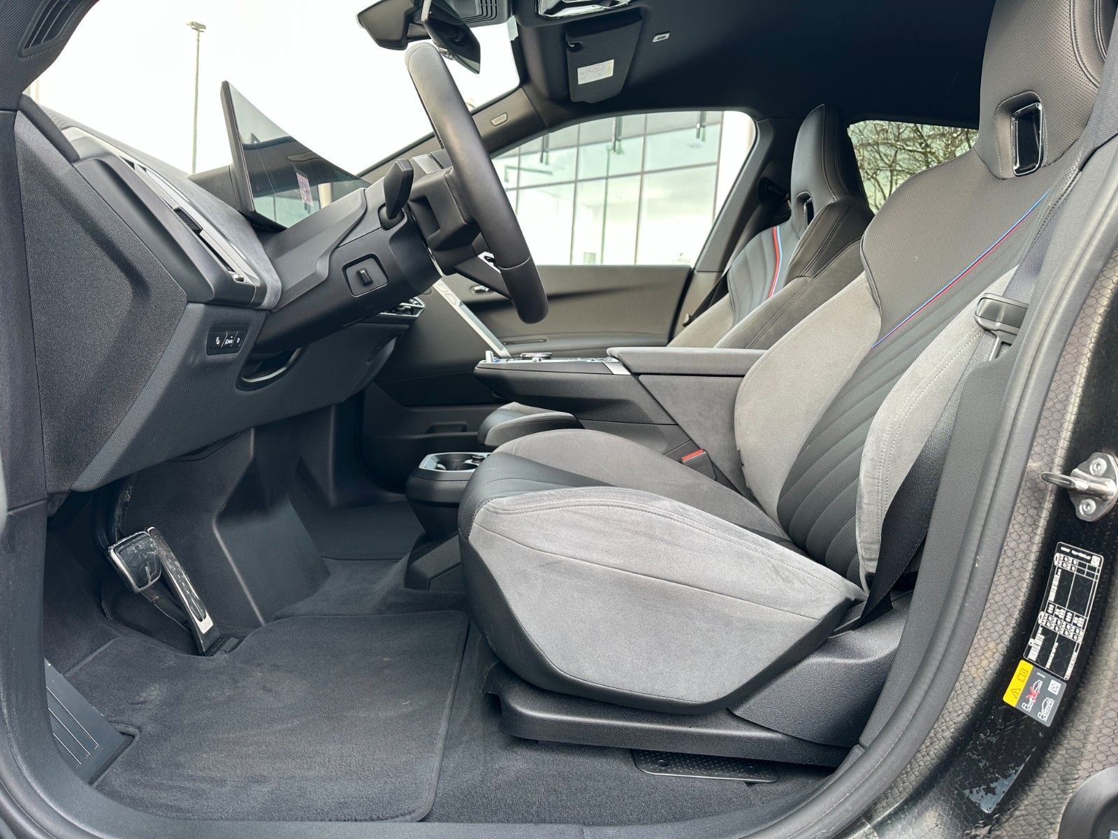 Fahrzeugabbildung BMW iX45 xDrive MSport ACC,HUD,PANO,LED,360,