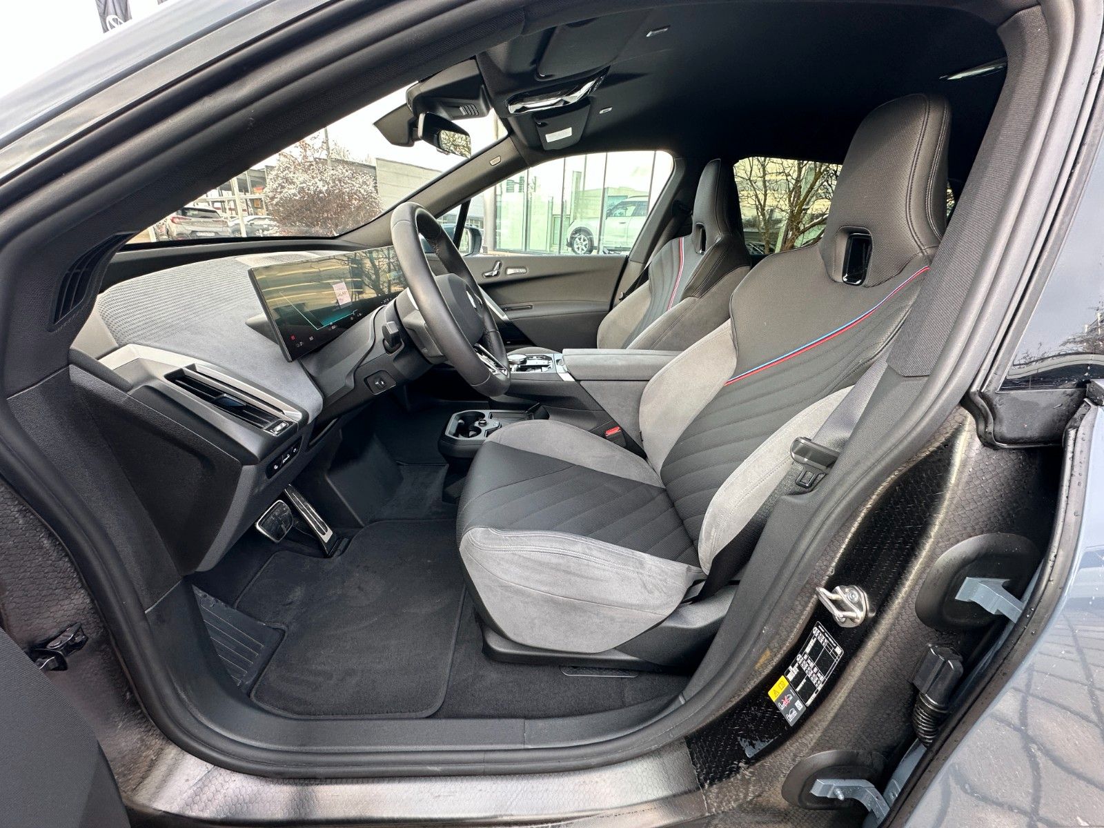 Fahrzeugabbildung BMW iX45 xDrive MSport ACC,HUD,PANO,LED,360,