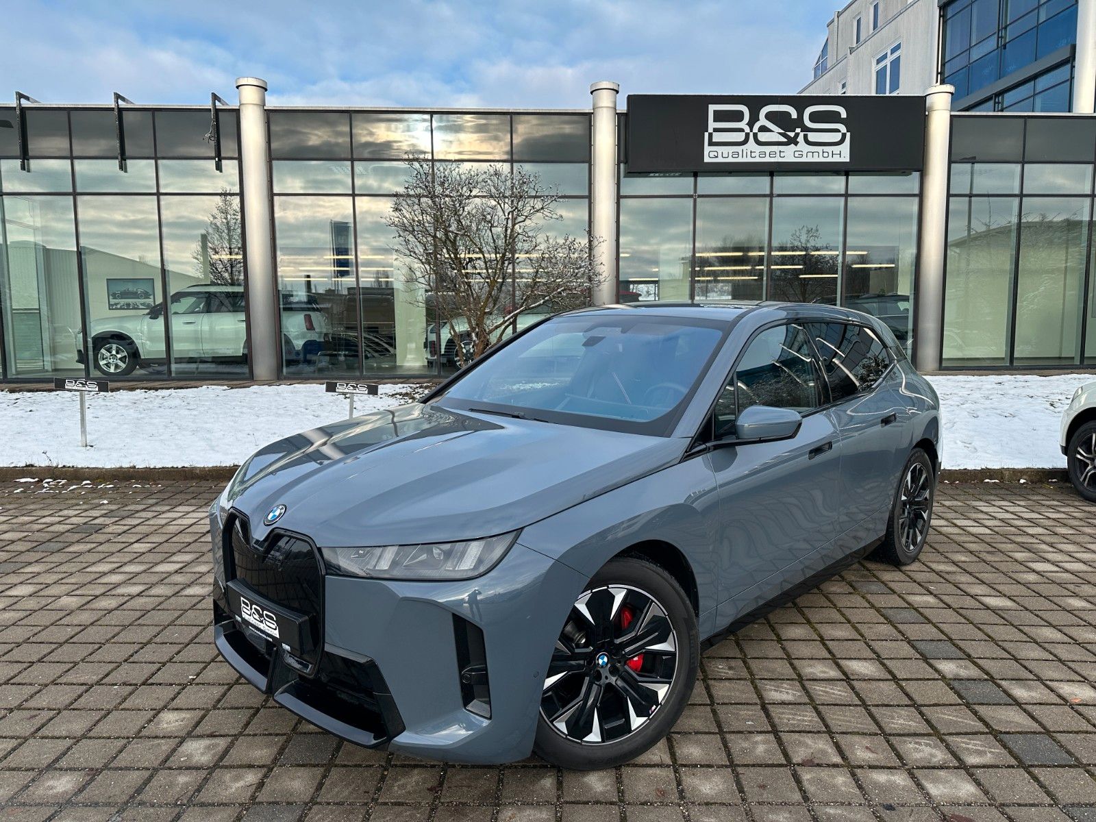 Fahrzeugabbildung BMW iX45 xDrive MSport ACC,HUD,PANO,LED,360,