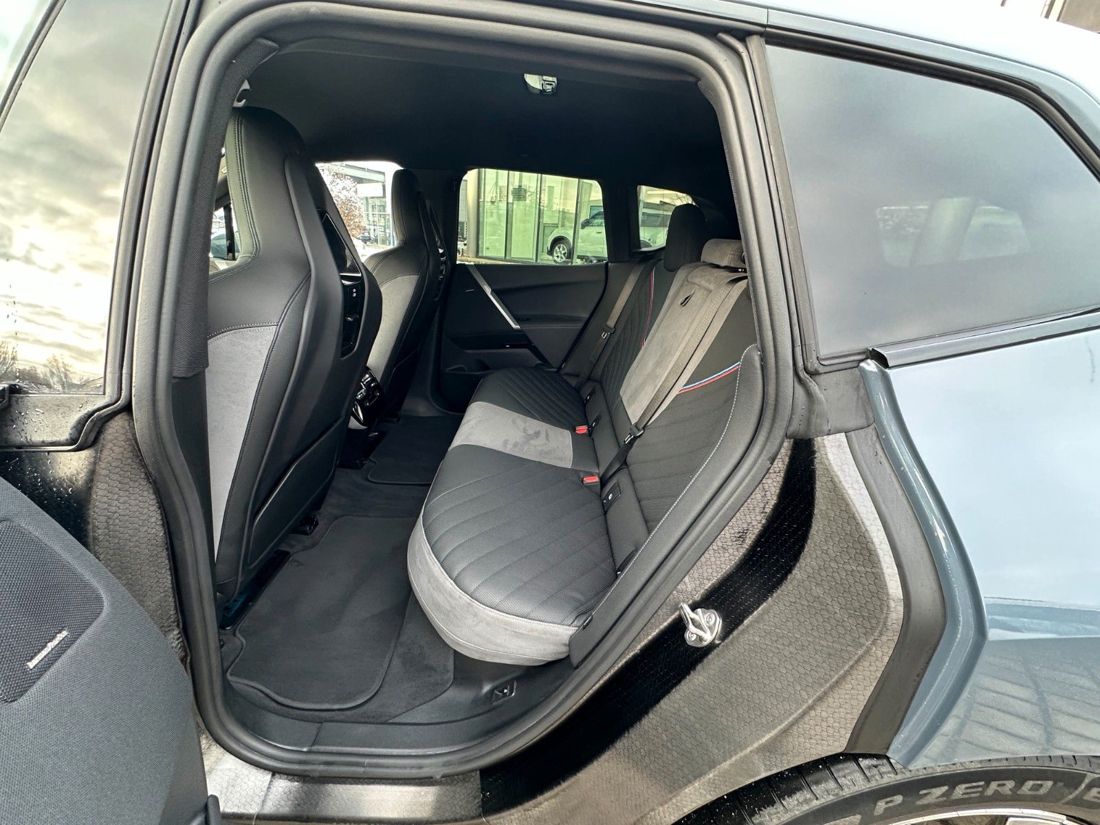 Fahrzeugabbildung BMW iX45 xDrive MSport ACC,HUD,PANO,LED,360,