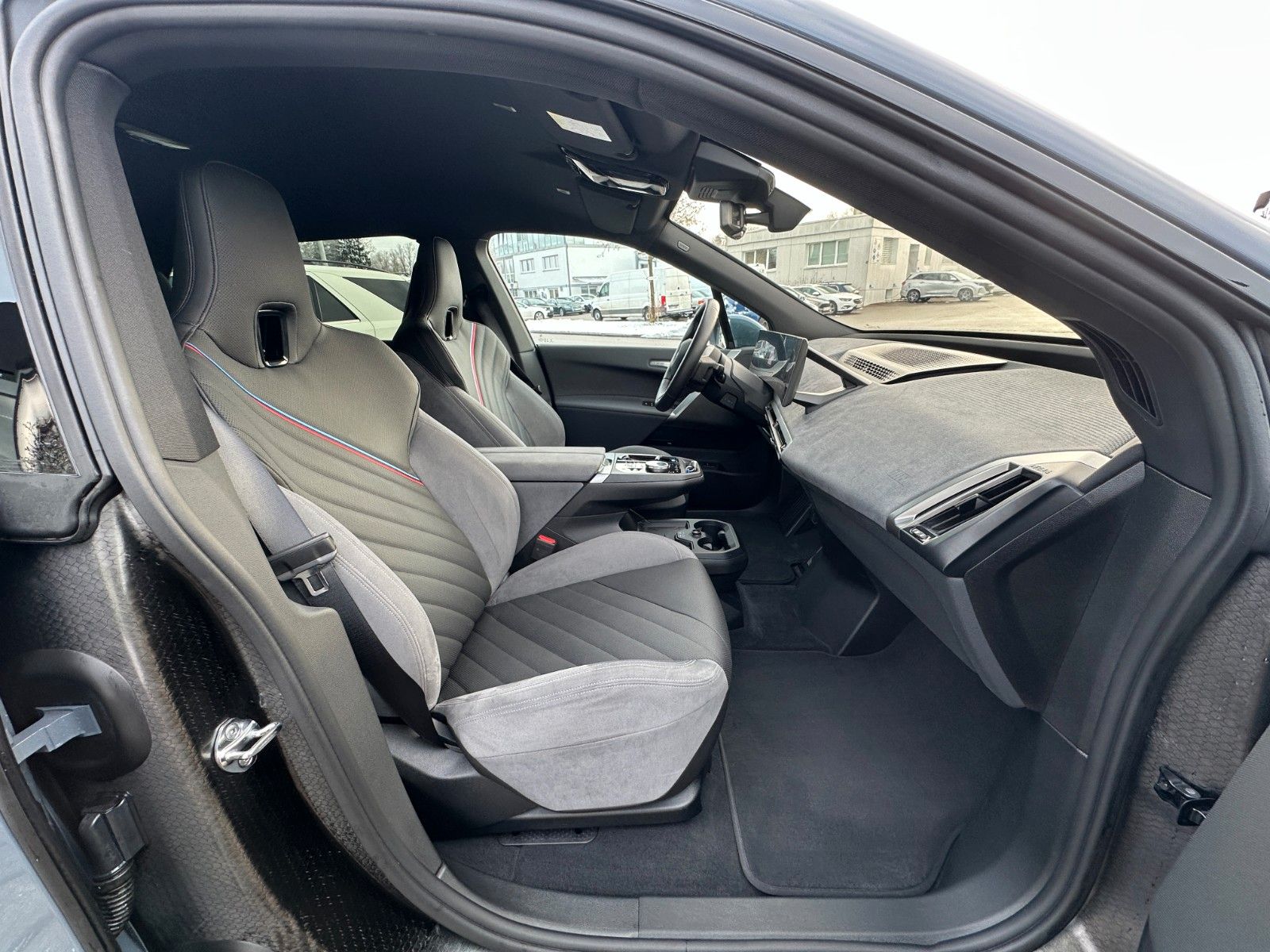 Fahrzeugabbildung BMW iX45 xDrive MSport ACC,HUD,PANO,LED,360,