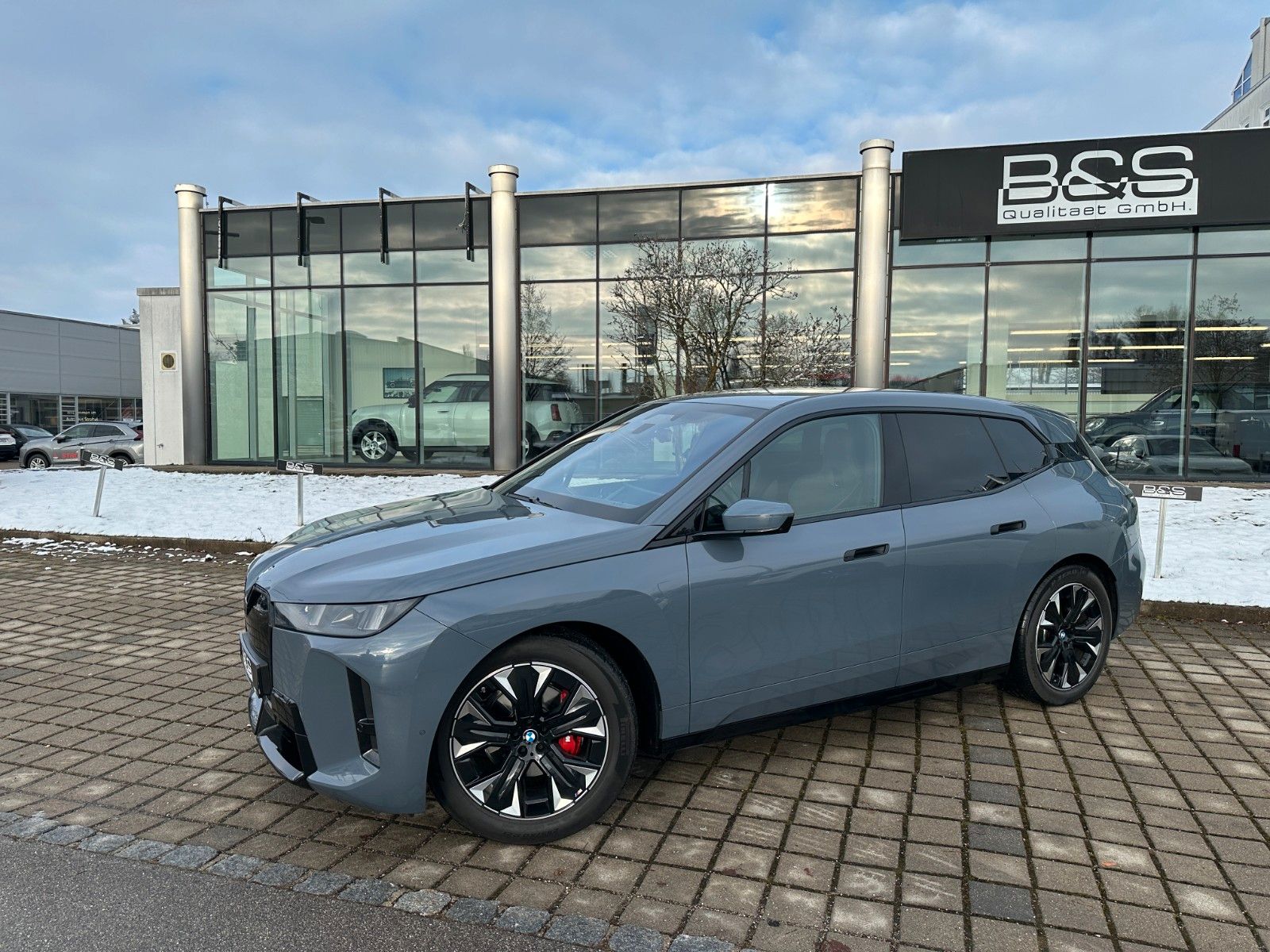 Fahrzeugabbildung BMW iX45 xDrive MSport ACC,HUD,PANO,LED,360,