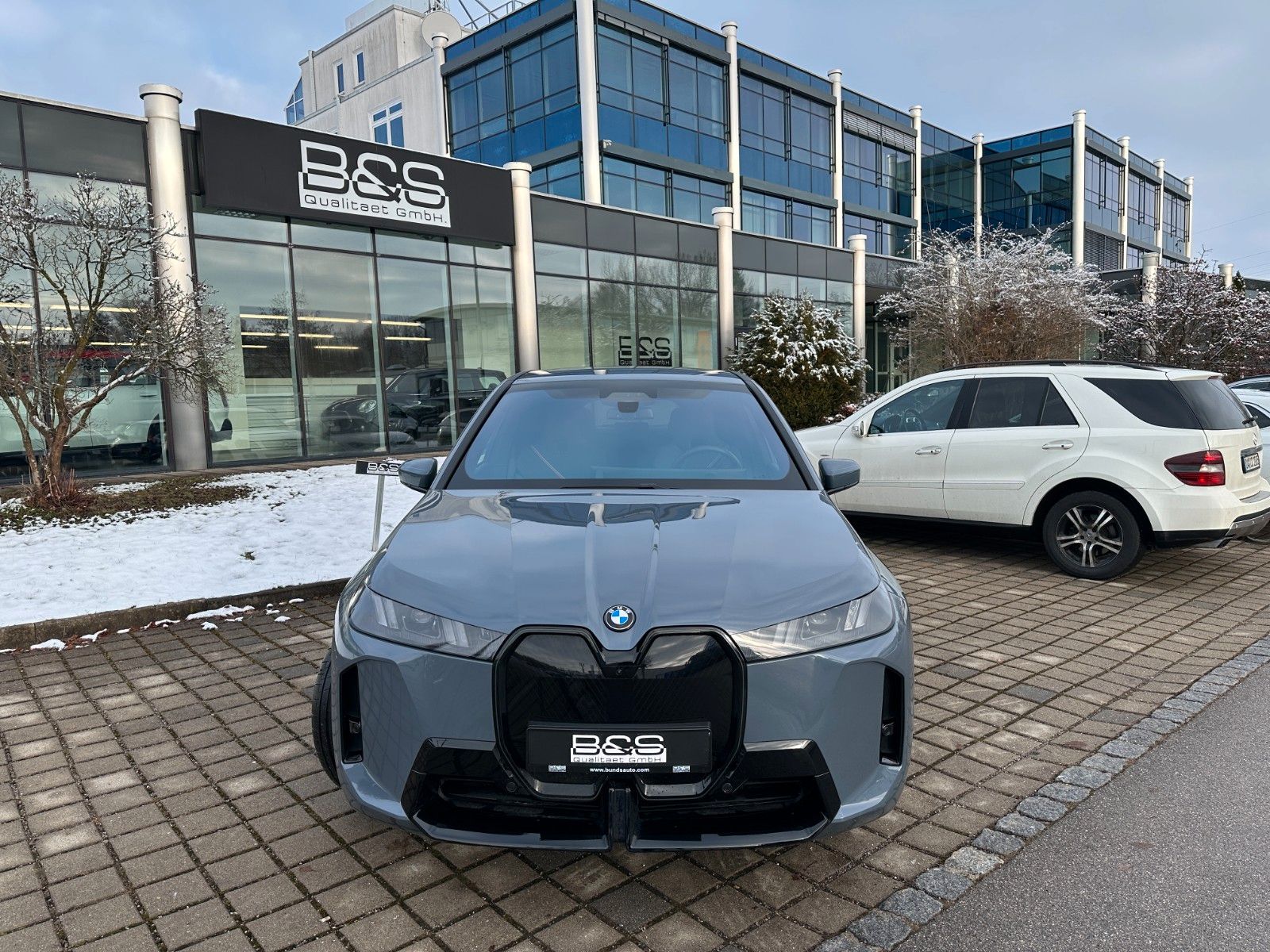 Fahrzeugabbildung BMW iX45 xDrive MSport ACC,HUD,PANO,LED,360,