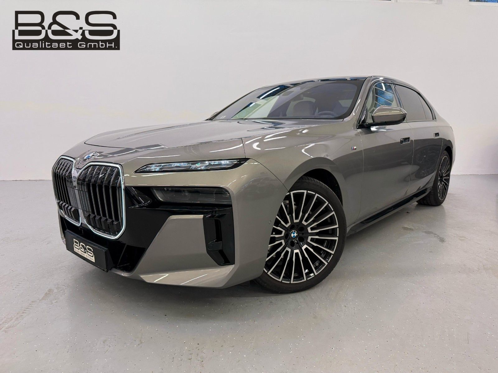 BMW 740d xDrive MSport ACC,HUD,SKYL,B&W,TV,LUFT,Usw