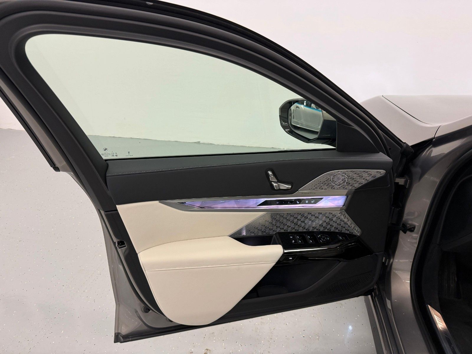 Fahrzeugabbildung BMW 740d xDrive MSport ACC,HUD,SKYL,B&W,TV,LUFT,Usw