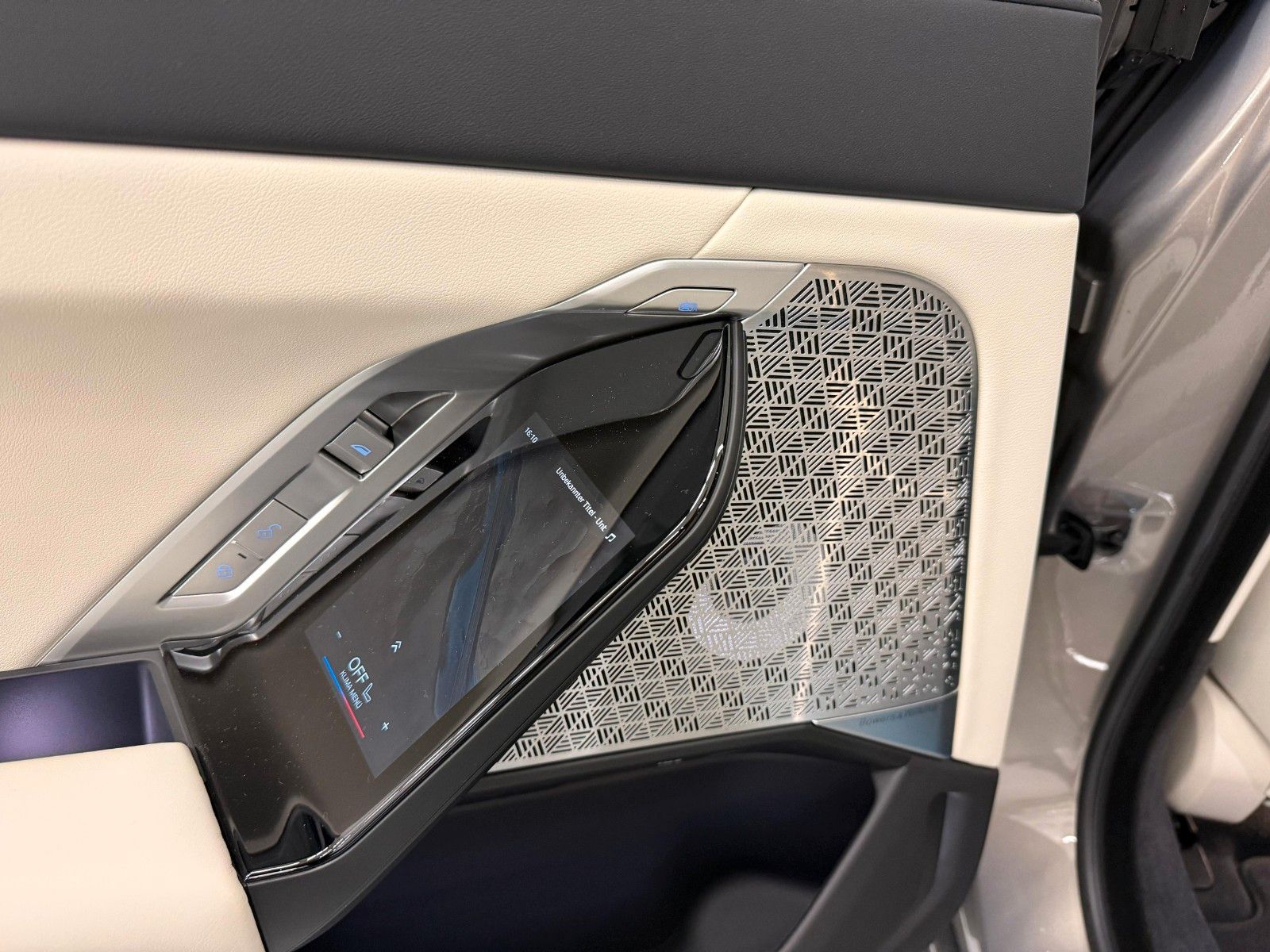 Fahrzeugabbildung BMW 740d xDrive MSport ACC,HUD,SKYL,B&W,TV,LUFT,Usw