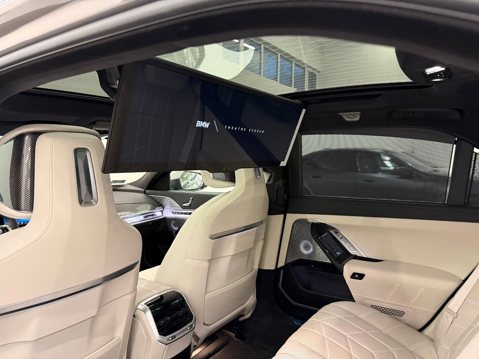 Fahrzeugabbildung BMW 740d xDrive MSport ACC,HUD,SKYL,B&W,TV,LUFT,Usw