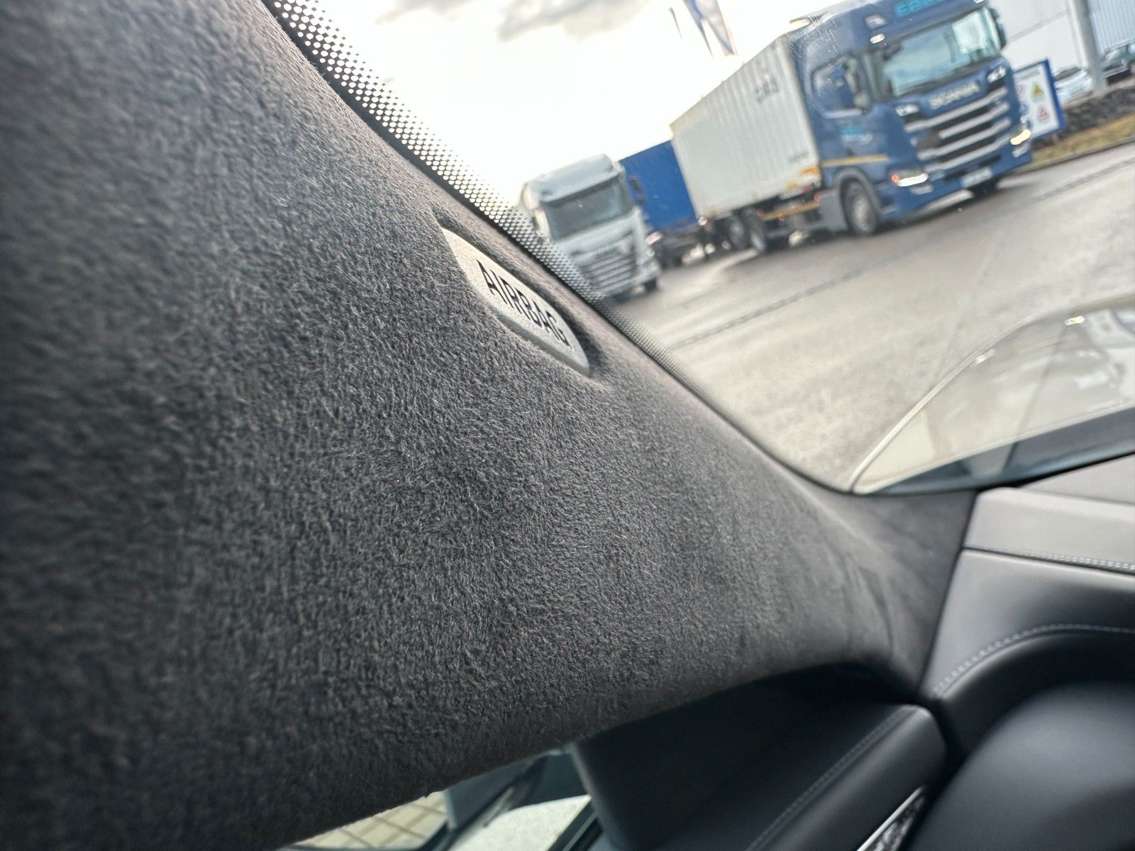 Fahrzeugabbildung BMW 740d xDrive M Sport ACC,HUD,SKYL,B&W,TV,LUFT,Usw