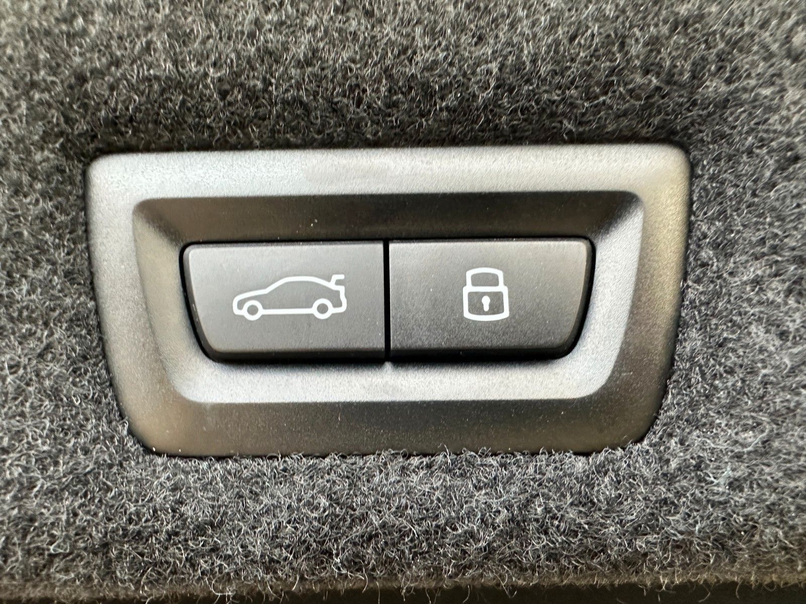 Fahrzeugabbildung BMW 740d xDrive M Sport ACC,HUD,SKYL,B&W,TV,LUFT,Usw