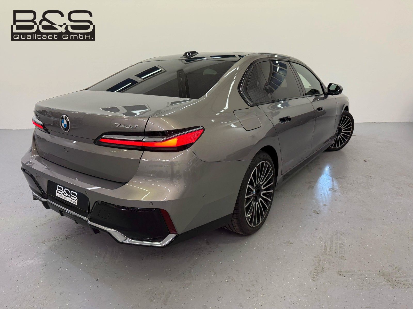 Fahrzeugabbildung BMW 740d xDrive MSport ACC,HUD,SKYL,B&W,TV,LUFT,Usw