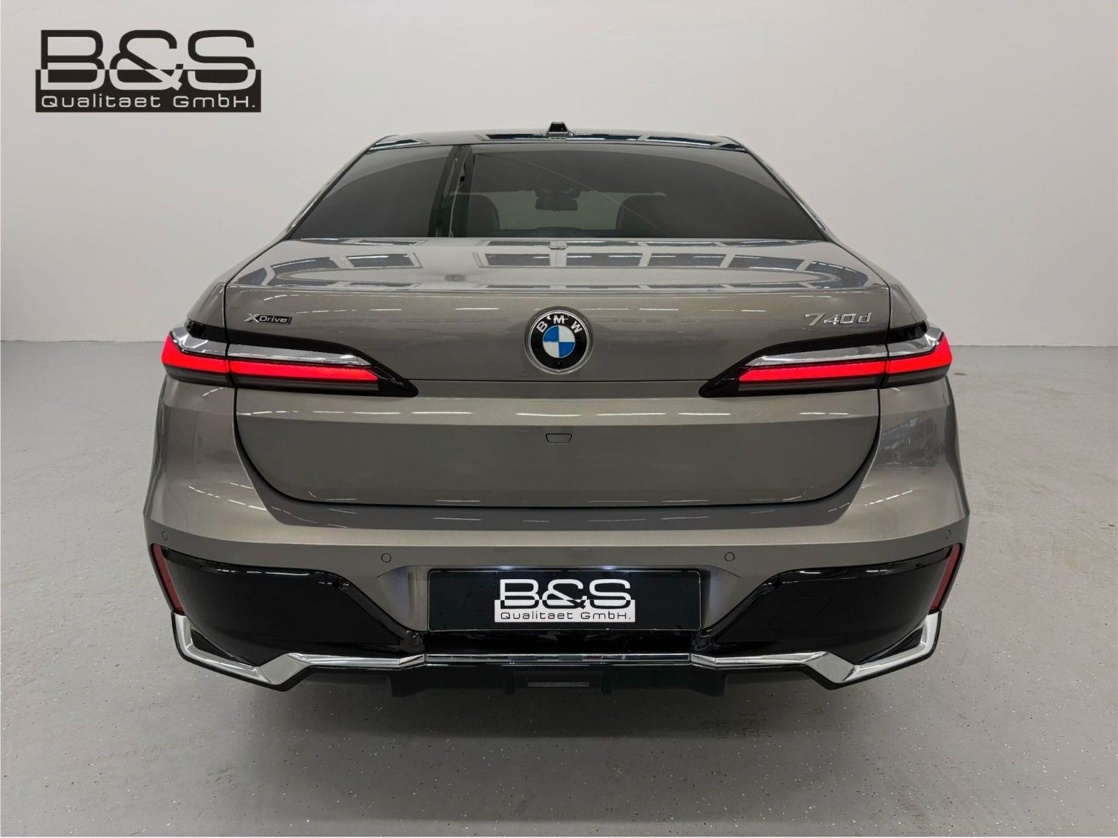 Fahrzeugabbildung BMW 740d xDrive MSport ACC,HUD,SKYL,B&W,TV,LUFT,Usw