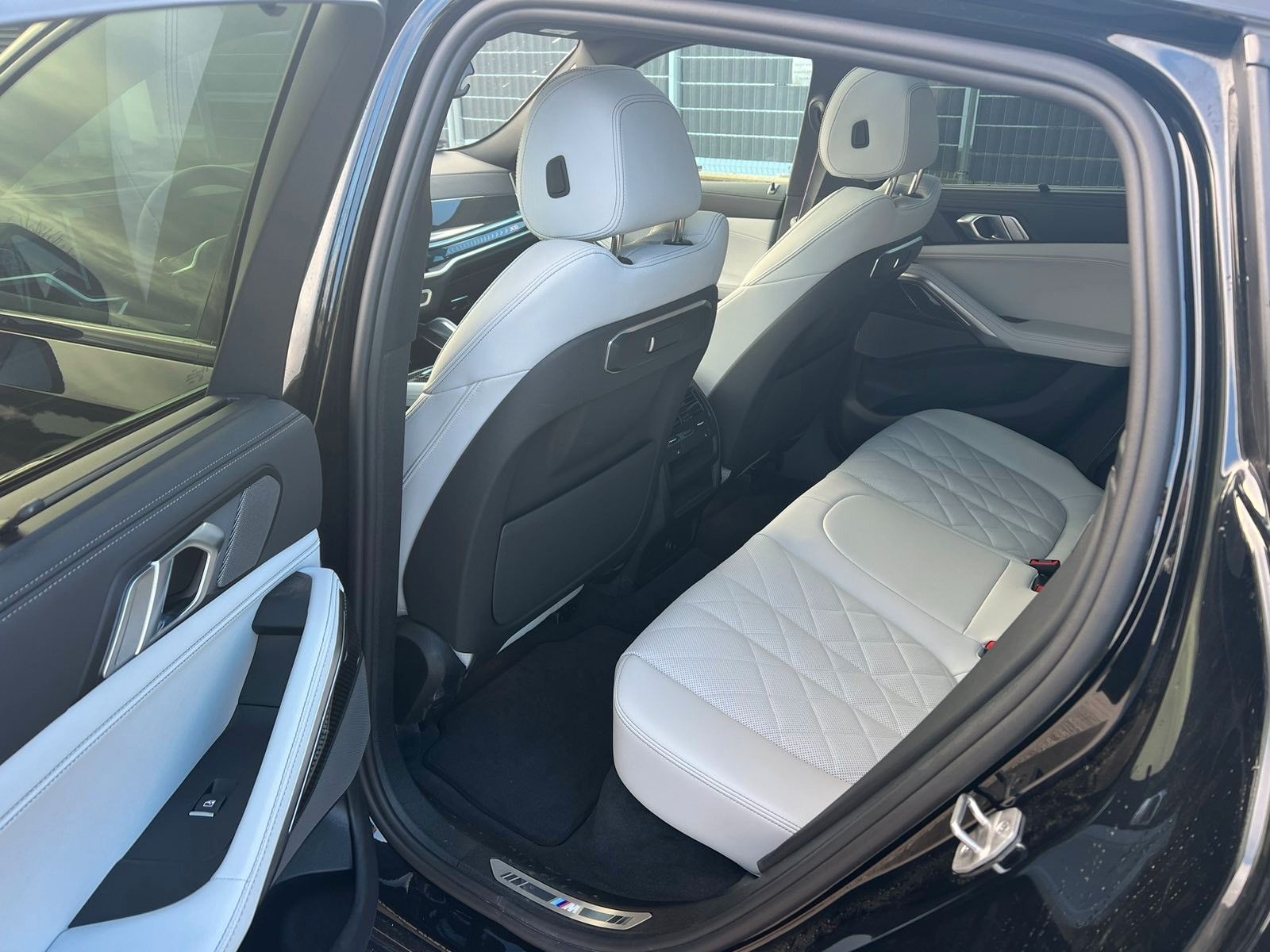 Fahrzeugabbildung BMW X6 30 d xDrive MSport ACC,HUD,PANO,HARMAN,LUFT..