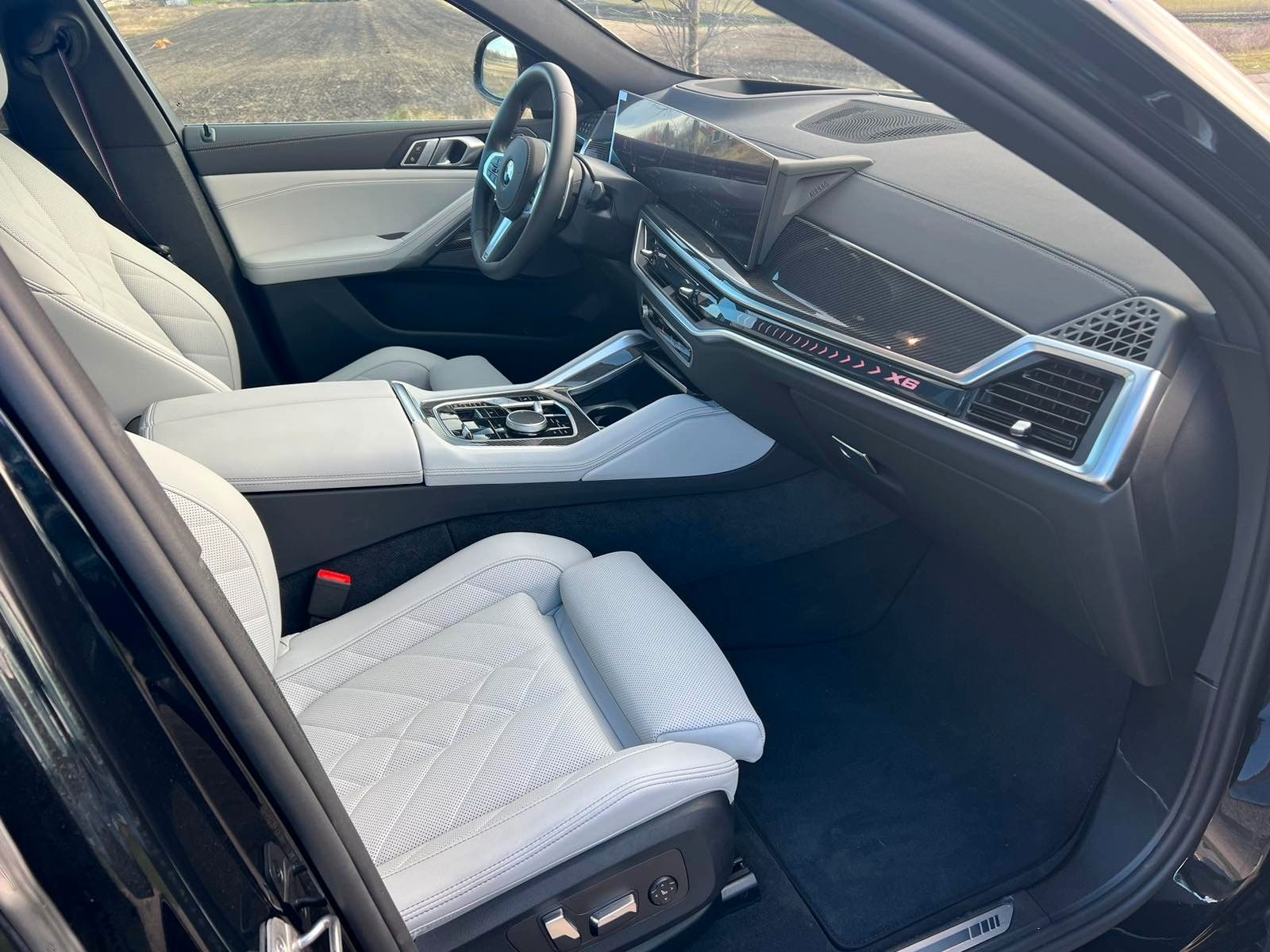 Fahrzeugabbildung BMW X6 30 d xDrive MSport ACC,HUD,PANO,HARMAN,LUFT..