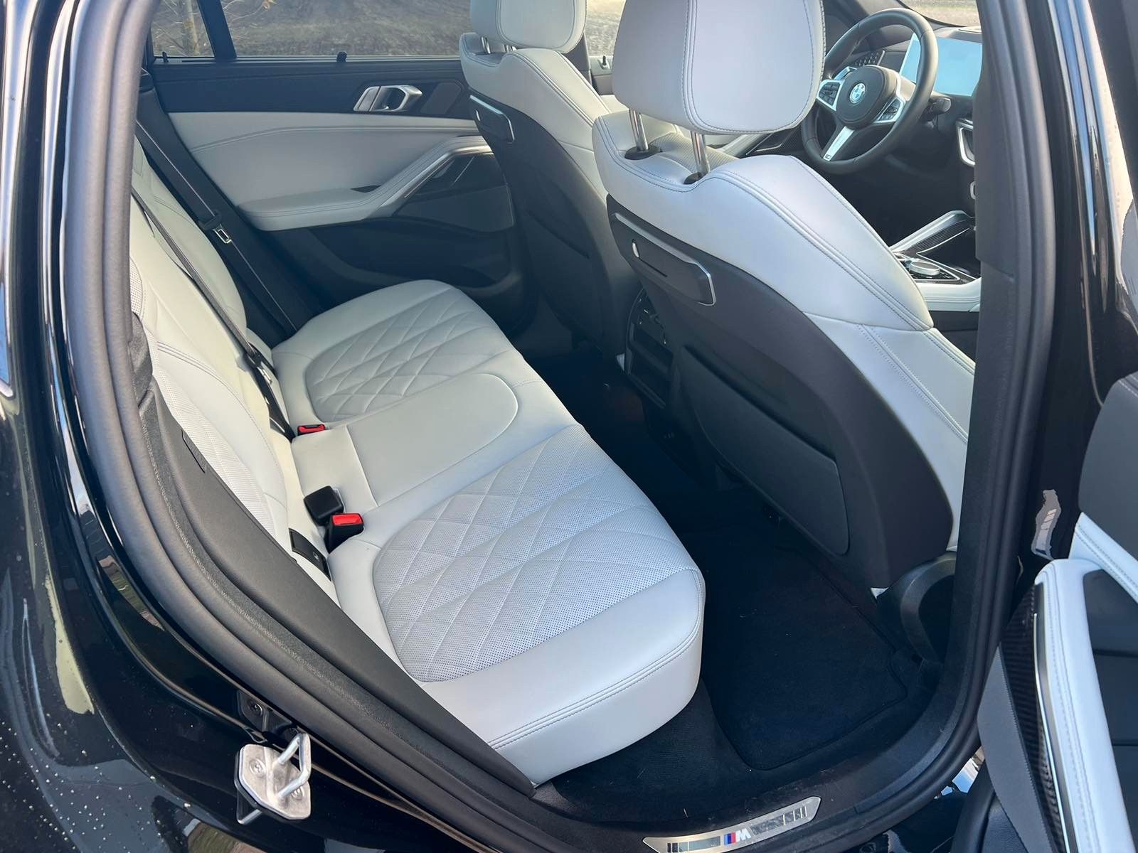 Fahrzeugabbildung BMW X6 30 d xDrive MSport ACC,HUD,PANO,HARMAN,LUFT..