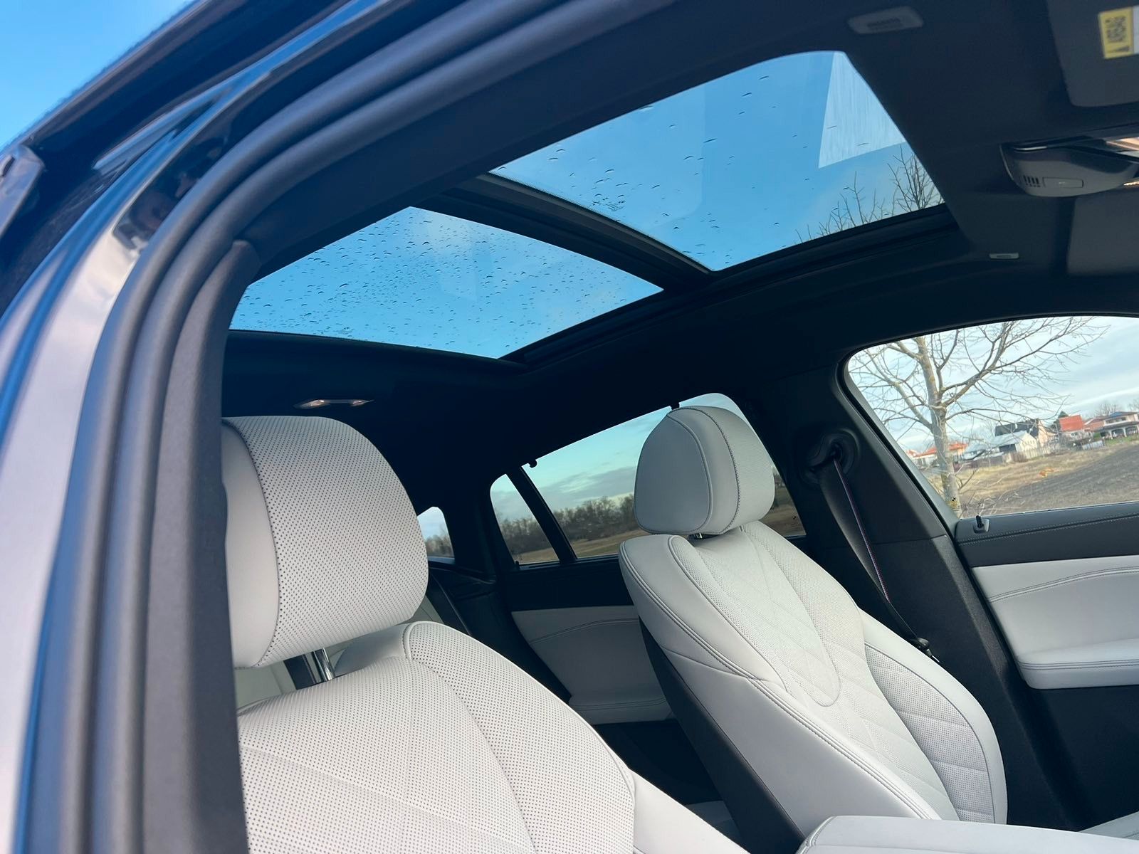 Fahrzeugabbildung BMW X6 30 d xDrive MSport ACC,HUD,PANO,HARMAN,LUFT..