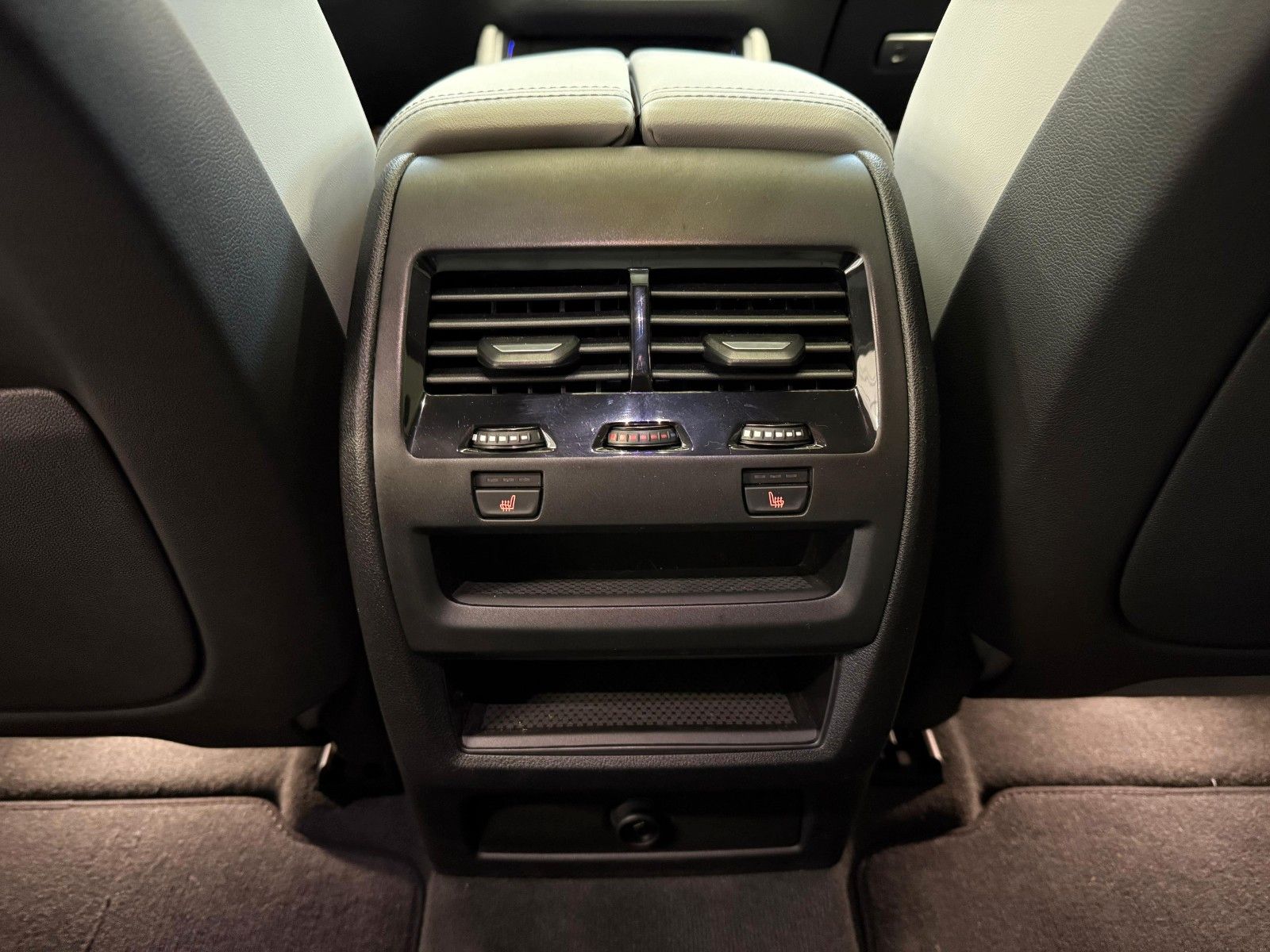 Fahrzeugabbildung BMW X6 30 d xDrive M Sport ACC,HUD,PANO,HARMAN,LUFT