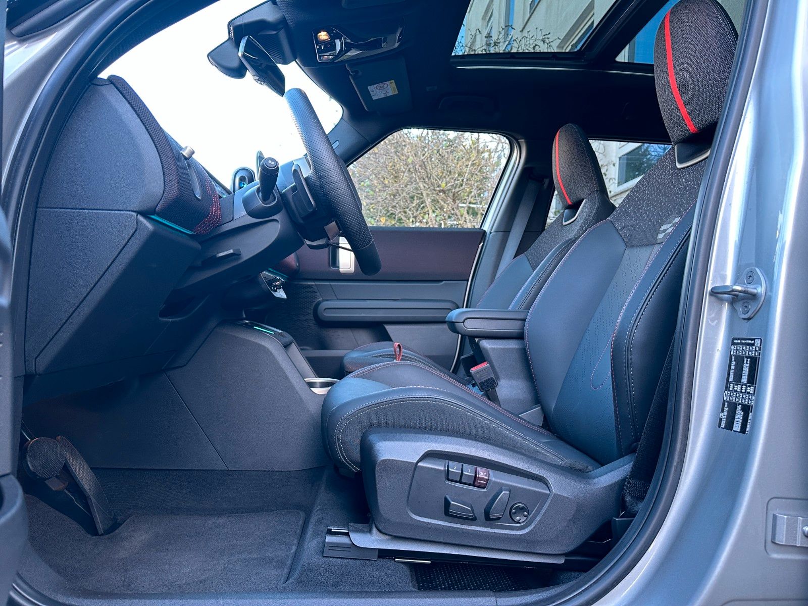 Fahrzeugabbildung MINI Countryman D JCWorks Trim ACC,HUD,PANO,HARMAN...