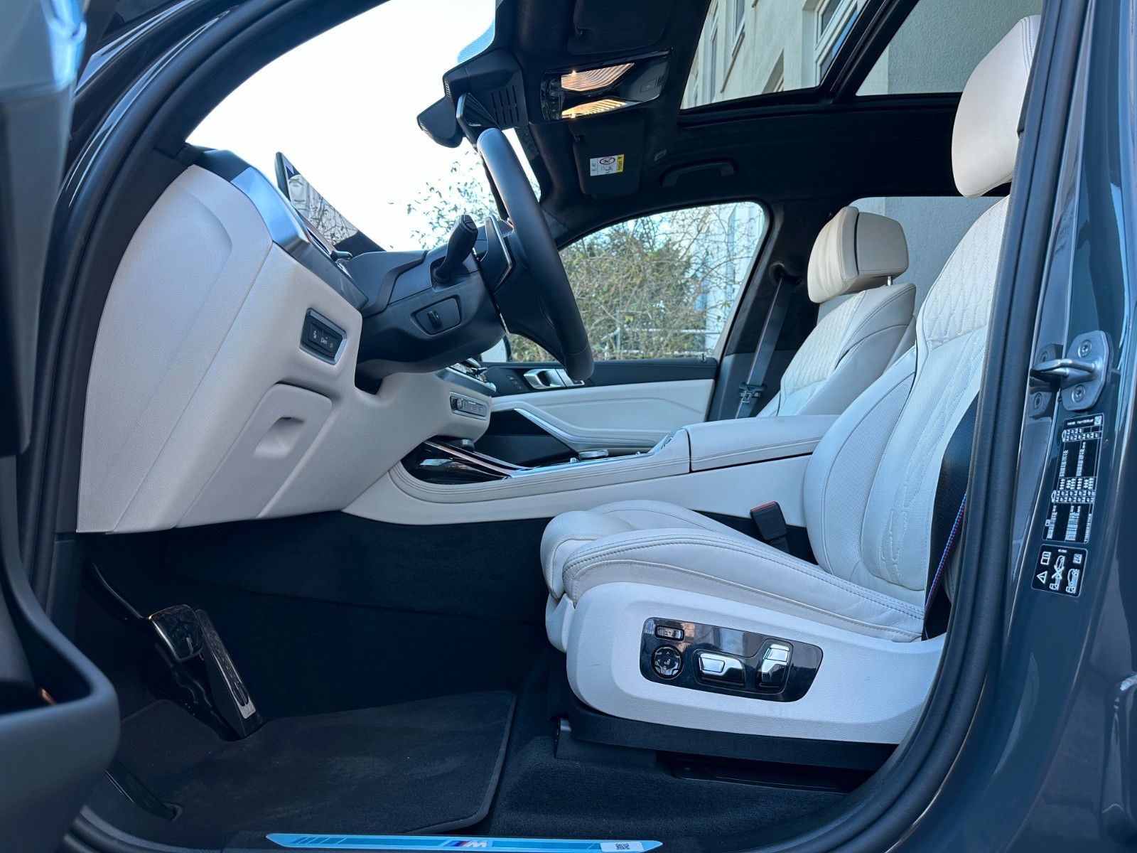 Fahrzeugabbildung BMW X7 xDrive 40d MSport ACC,HUD,PANO,HARMAN,LUFT...