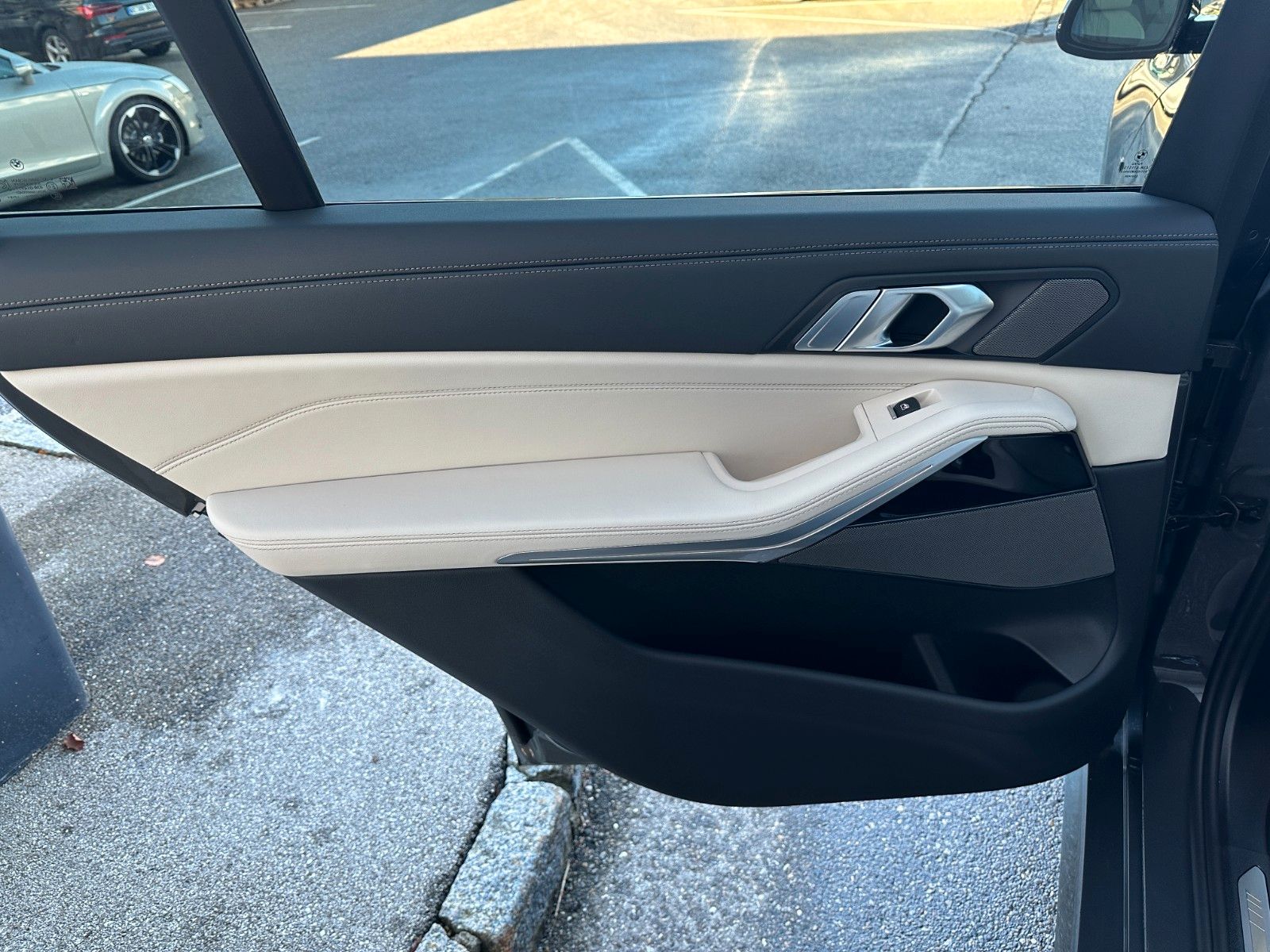 Fahrzeugabbildung BMW X7 xDrive 40d MSport ACC,HUD,PANO,HARMAN,LUFT...