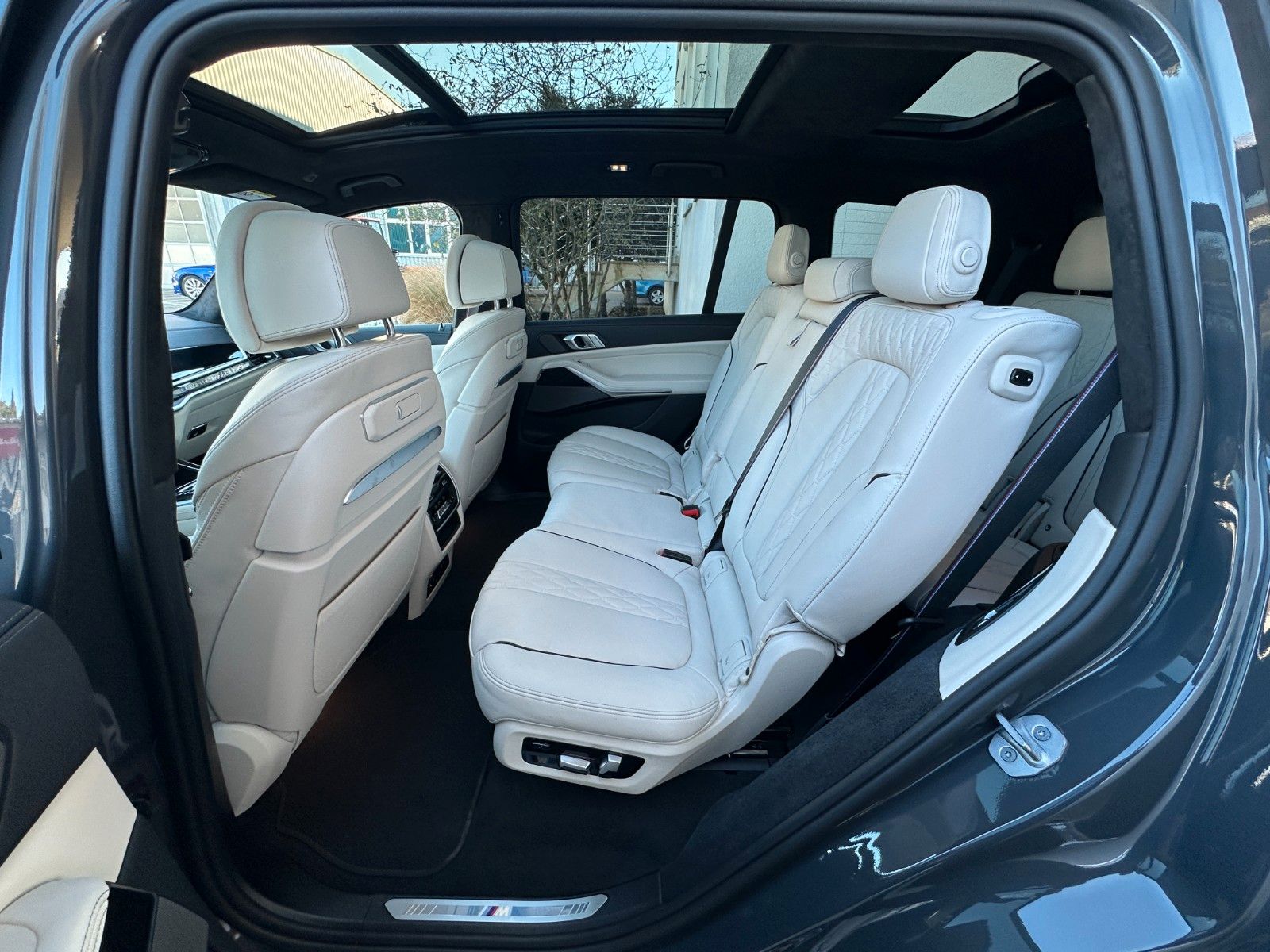 Fahrzeugabbildung BMW X7 xDrive 40d MSport ACC,HUD,PANO,HARMAN,LUFT...