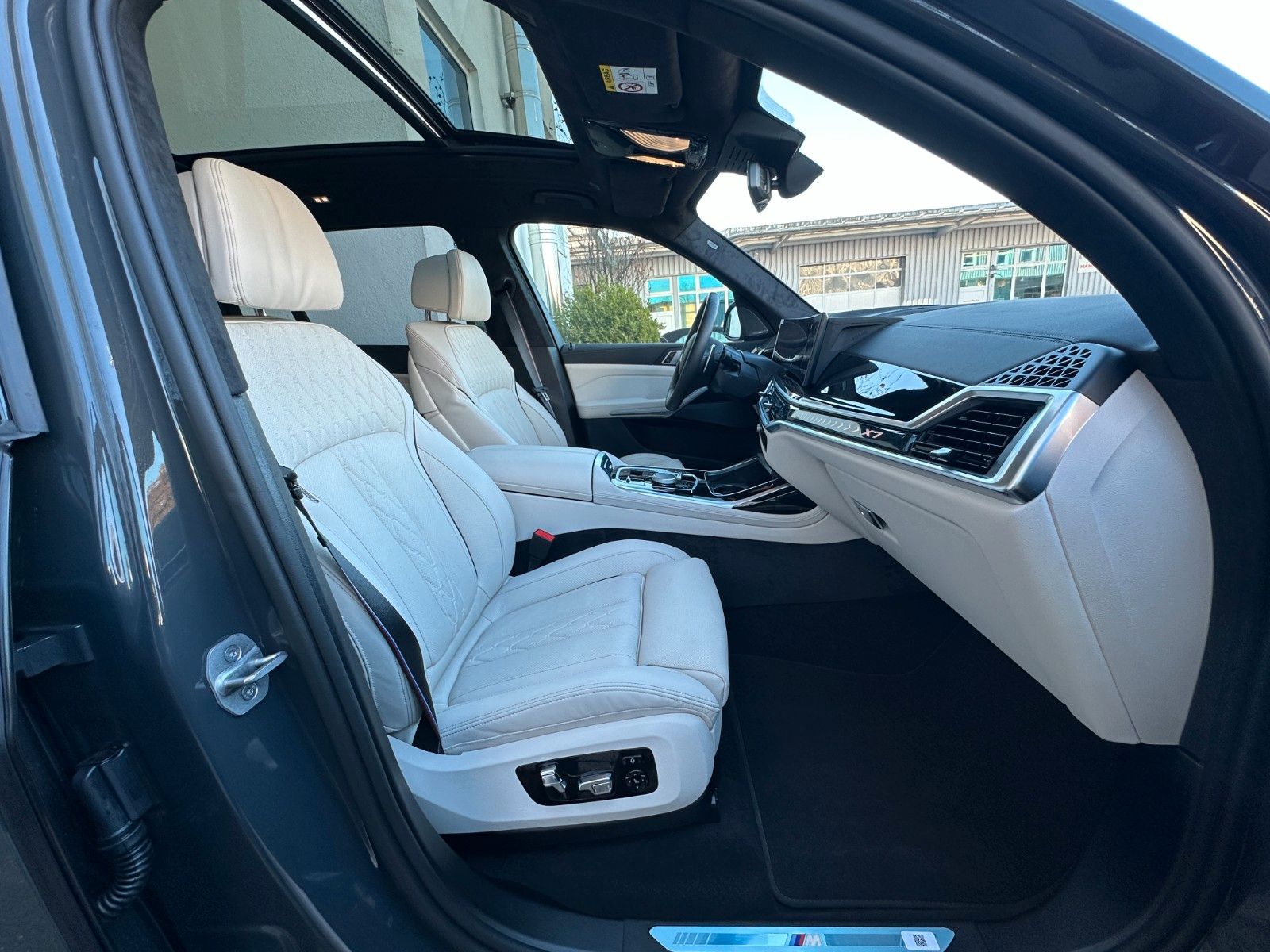 Fahrzeugabbildung BMW X7 xDrive 40d MSport ACC,HUD,PANO,HARMAN,LUFT...