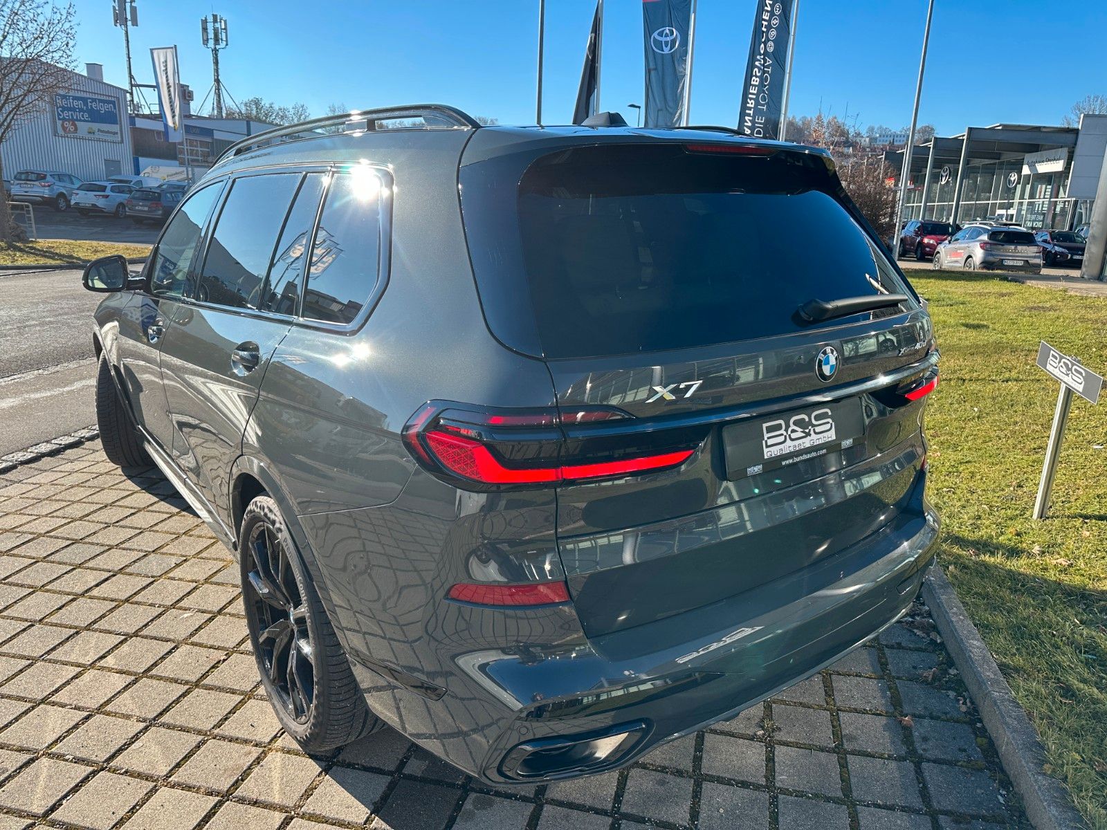 Fahrzeugabbildung BMW X7 xDrive 40d MSport ACC,HUD,PANO,HARMAN,LUFT...