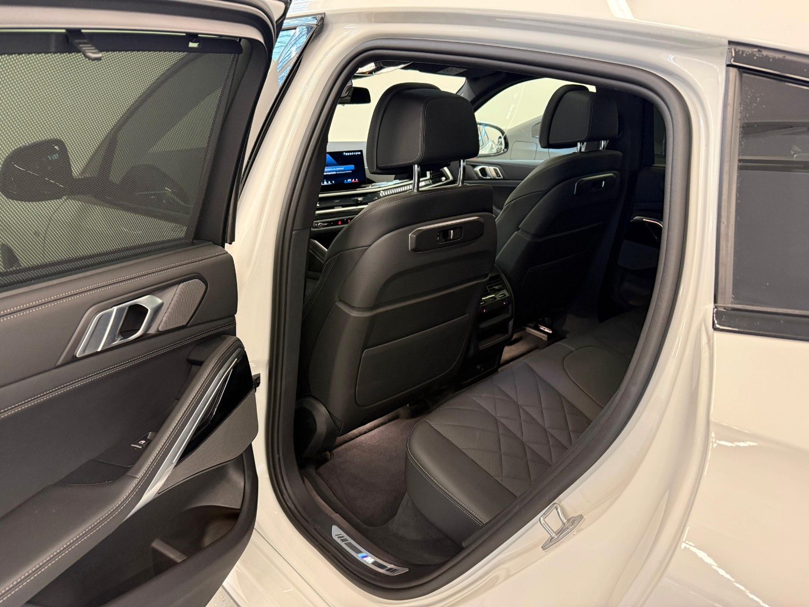 Fahrzeugabbildung BMW X6 30d xDrive MSport ACC,HUD,PANO,HARMAN,AHK