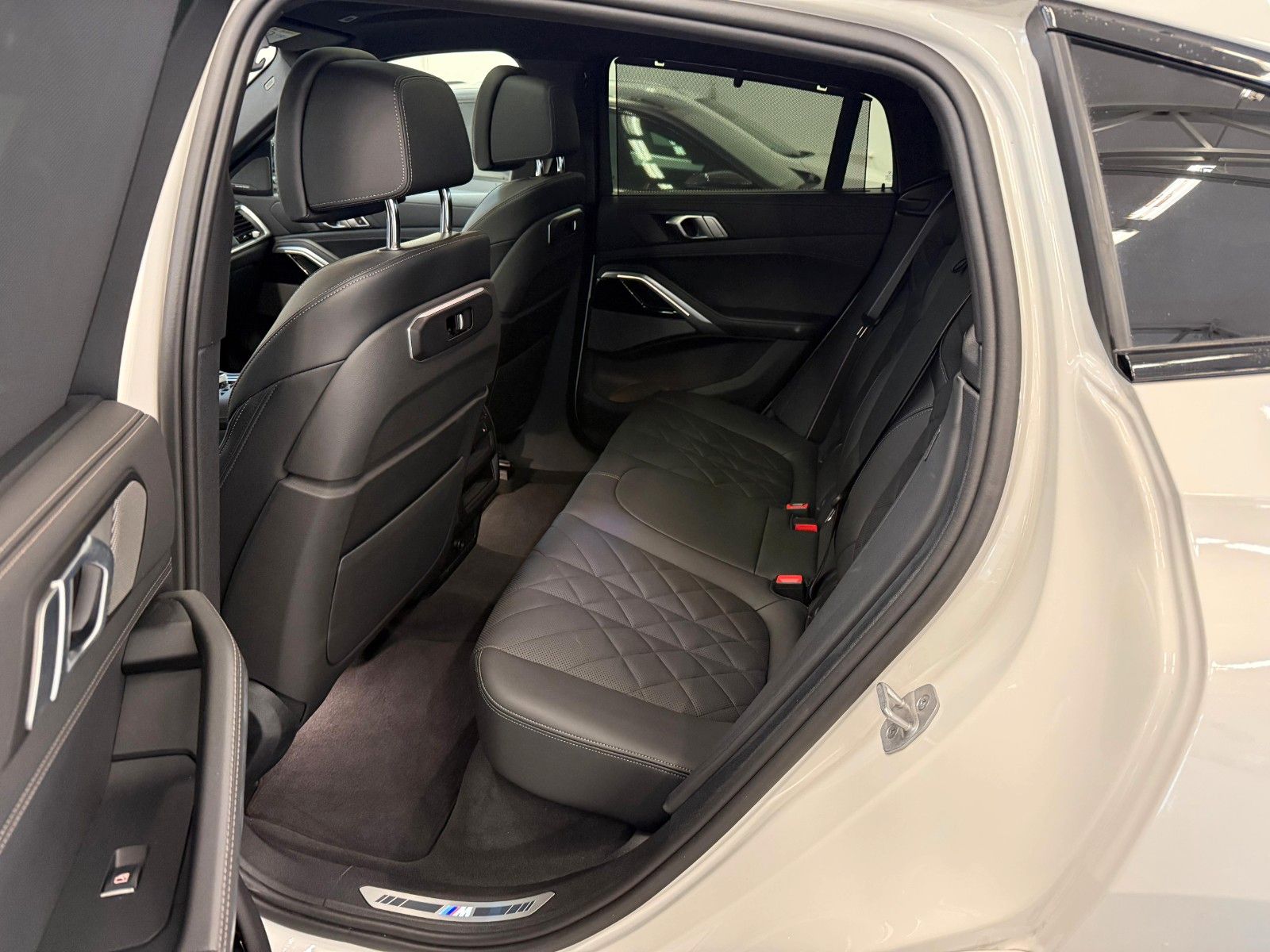 Fahrzeugabbildung BMW X6 30d xDrive MSport ACC,HUD,PANO,HARMAN,AHK