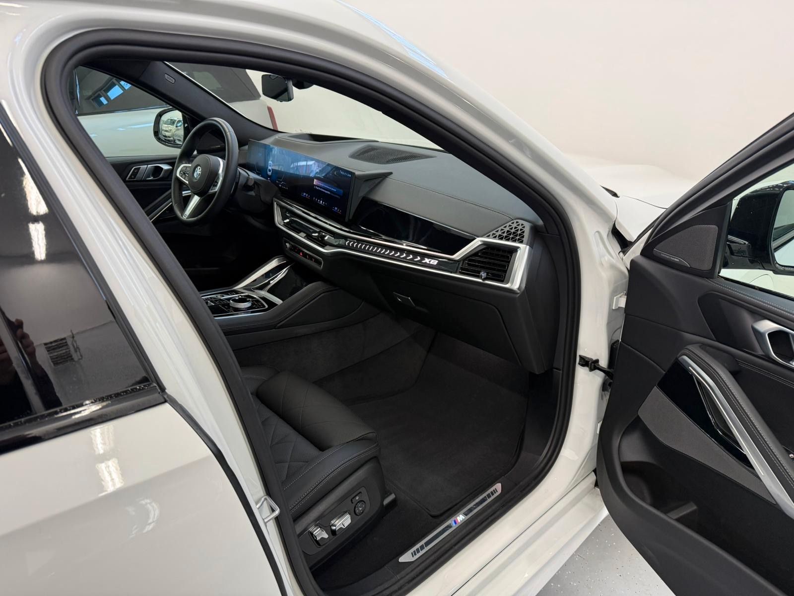 Fahrzeugabbildung BMW X6 30d xDrive MSport ACC,HUD,PANO,HARMAN,AHK