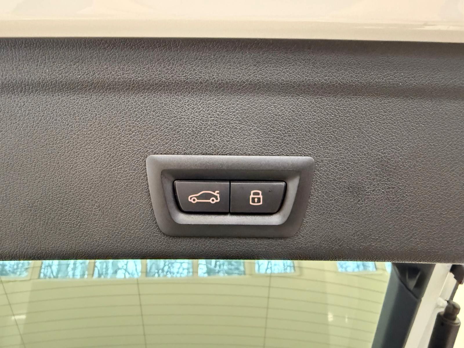 Fahrzeugabbildung BMW X6 30d xDrive MSport ACC,HUD,PANO,HARMAN,AHK