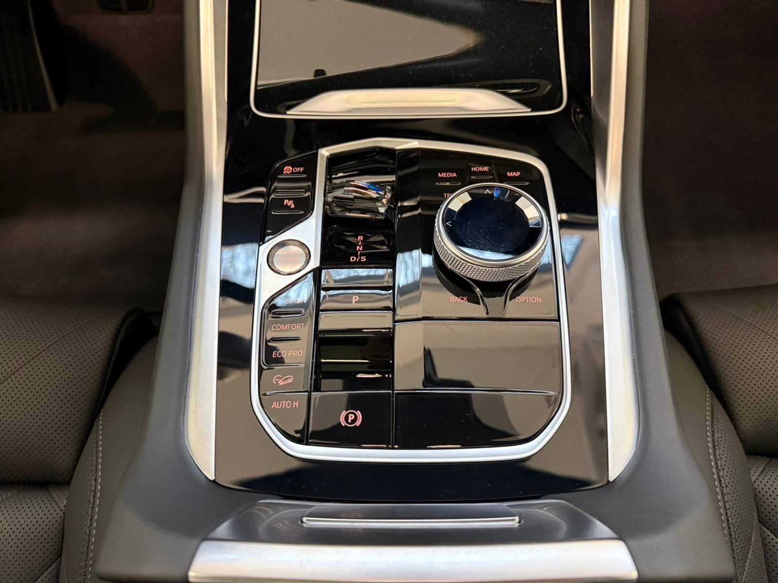 Fahrzeugabbildung BMW X6 30d xDrive MSport ACC,HUD,PANO,HARMAN,AHK