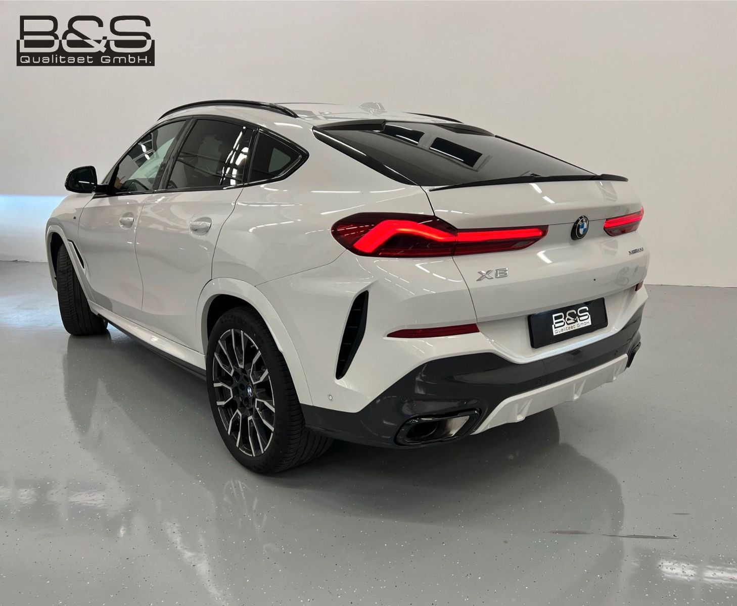Fahrzeugabbildung BMW X6 30d xDrive MSport ACC,HUD,PANO,HARMAN,AHK