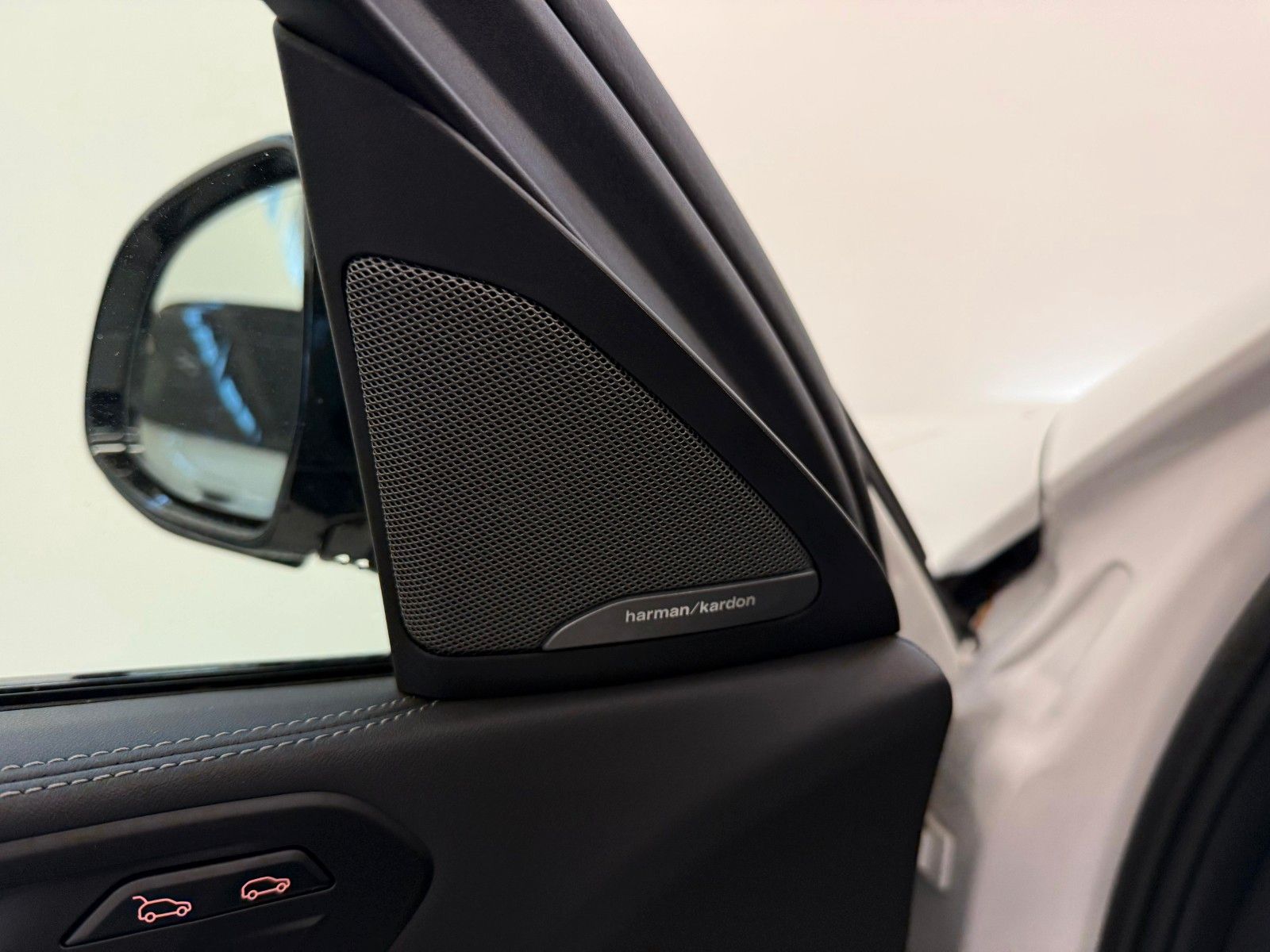 Fahrzeugabbildung BMW X6 30d xDrive MSport ACC,HUD,PANO,HARMAN,AHK