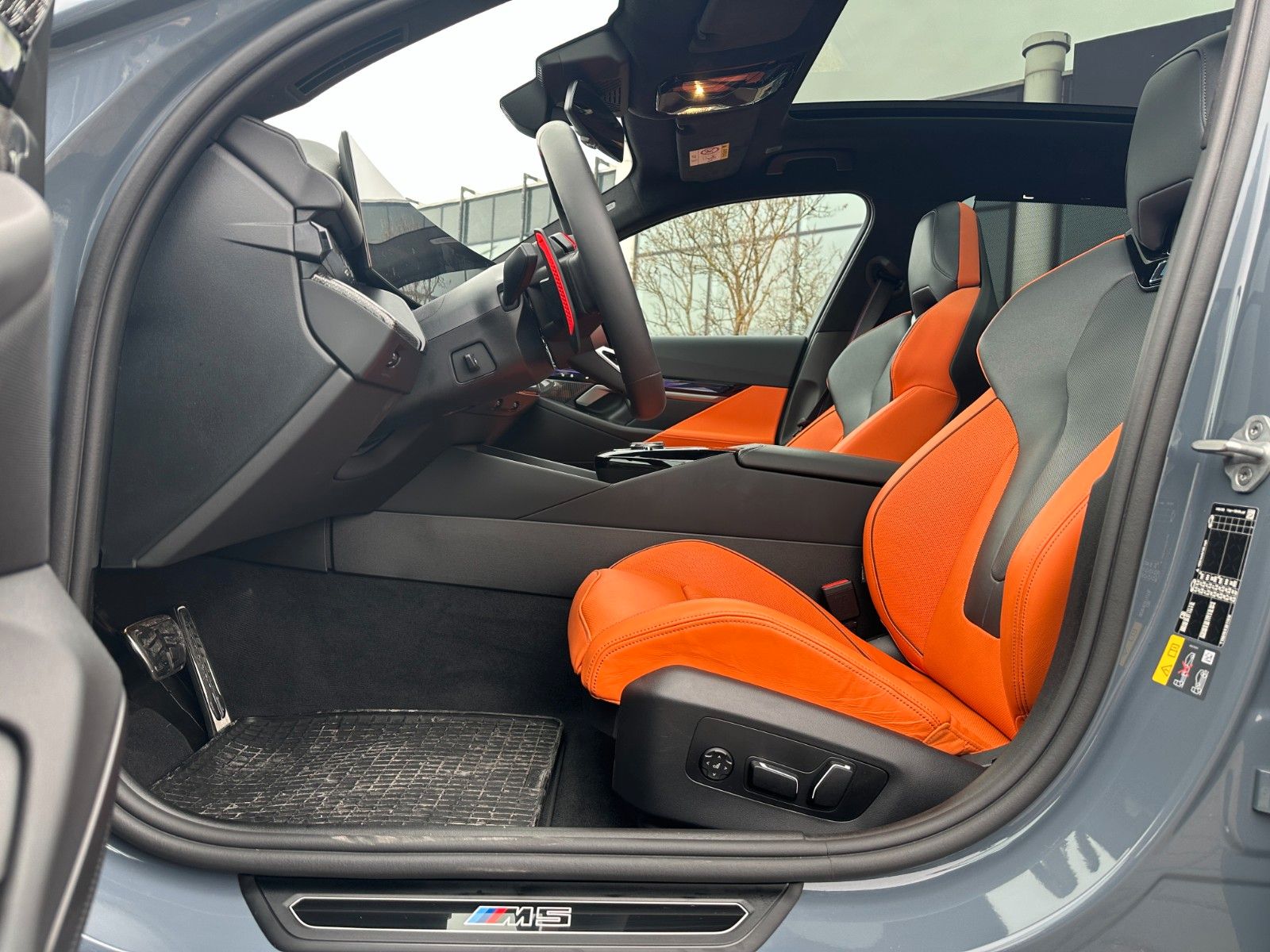 Fahrzeugabbildung BMW M5 Touring ACC,HUD,PANO,B&W,KERAMIK,AHK,Usw