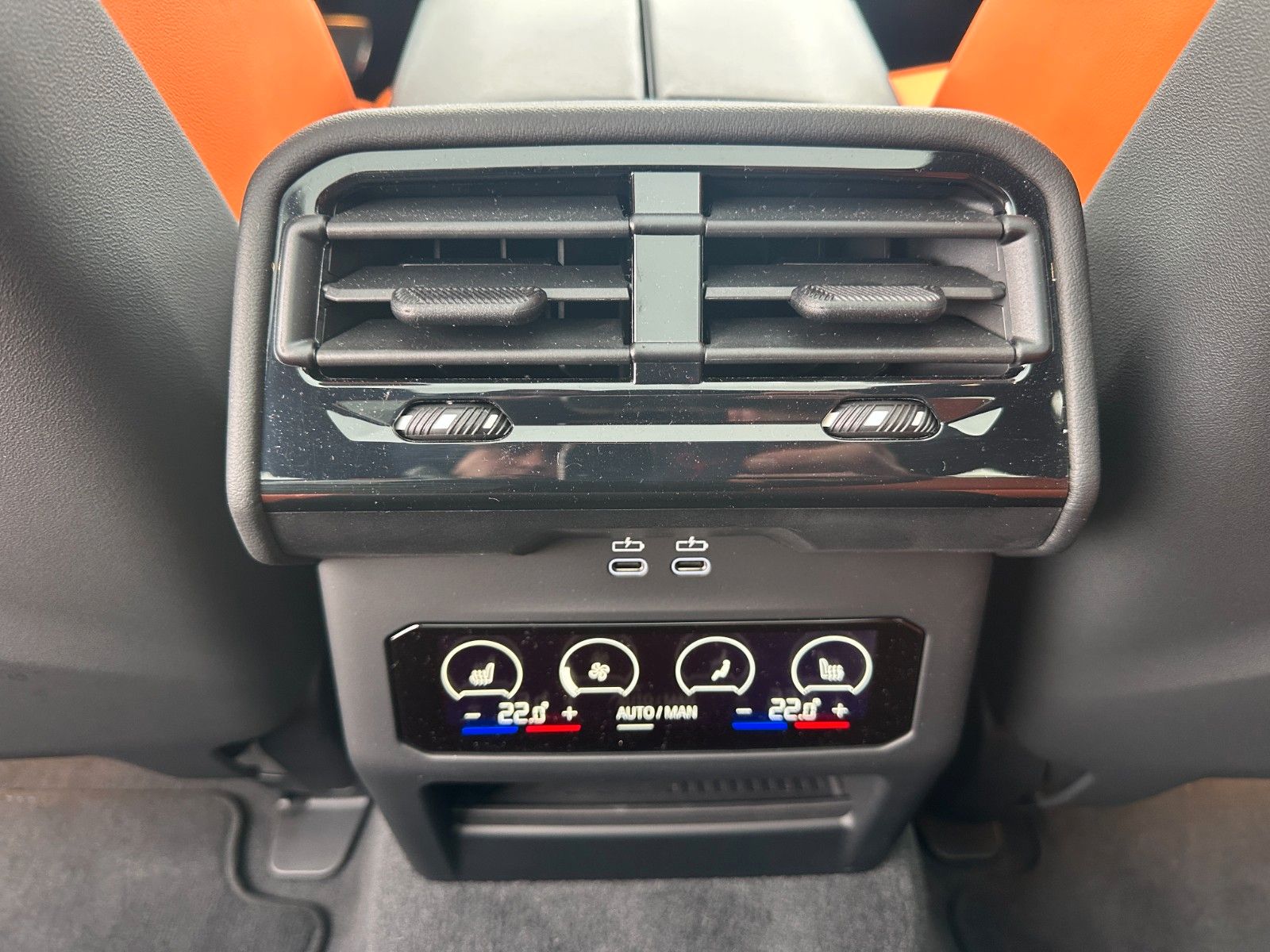 Fahrzeugabbildung BMW M5 Touring ACC,HUD,PANO,B&W,KERAMIK,AHK,Usw