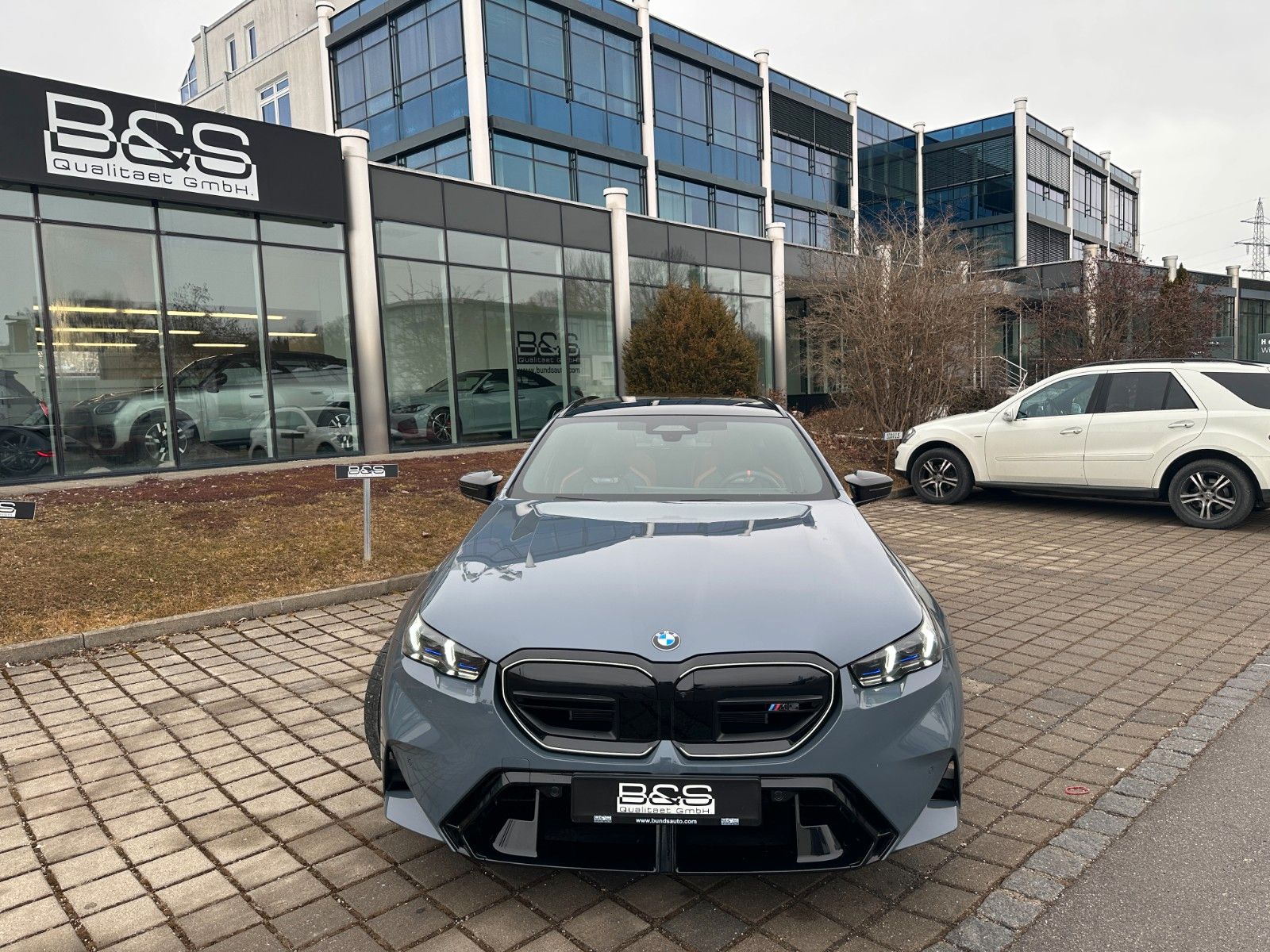 Fahrzeugabbildung BMW M5 Touring ACC,HUD,PANO,B&W,KERAMIK,AHK,Usw