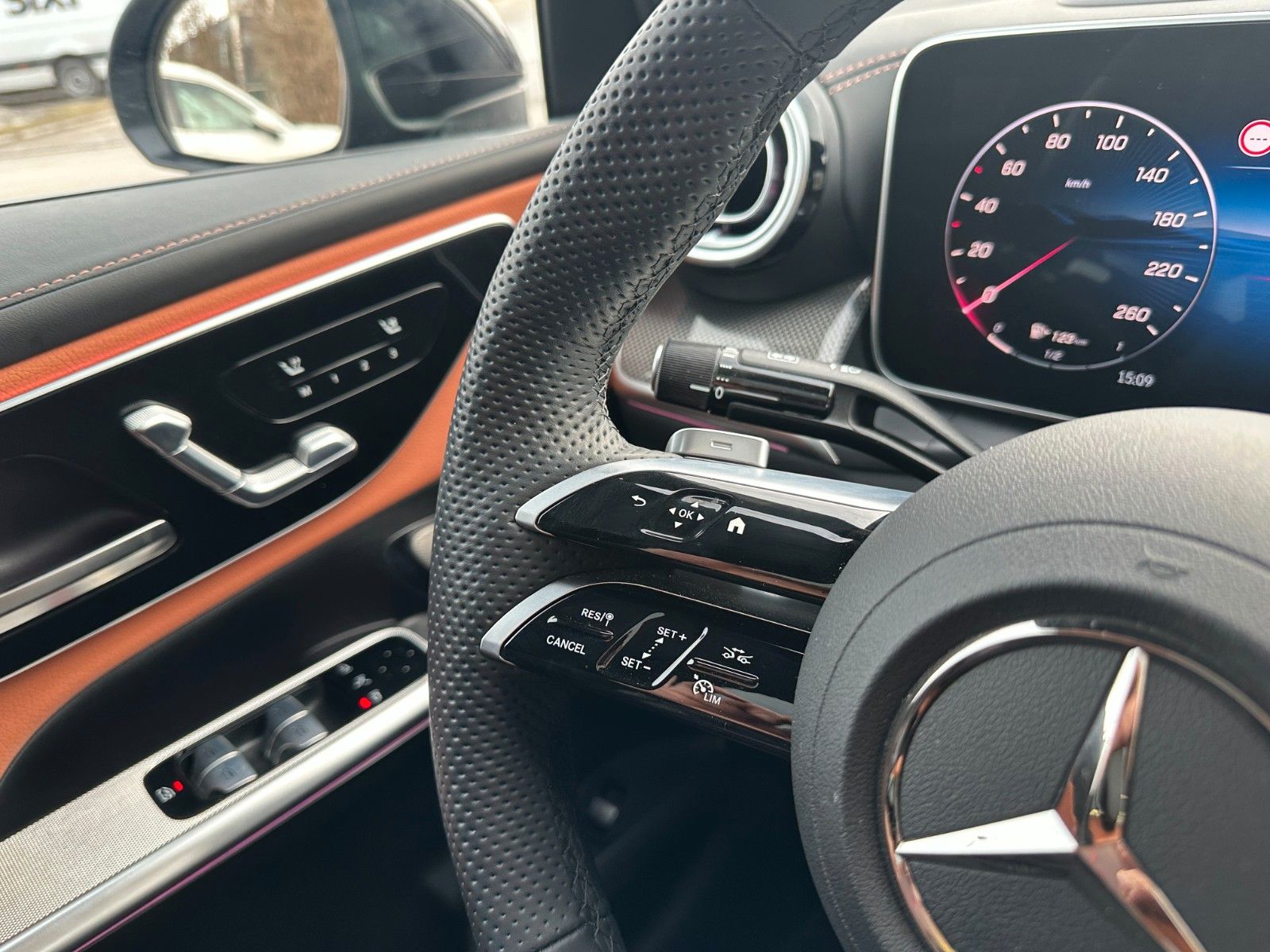 Fahrzeugabbildung Mercedes-Benz GLC 300d 4M Coupe AMG DISTR,HUD,PANO,BURM,AHK