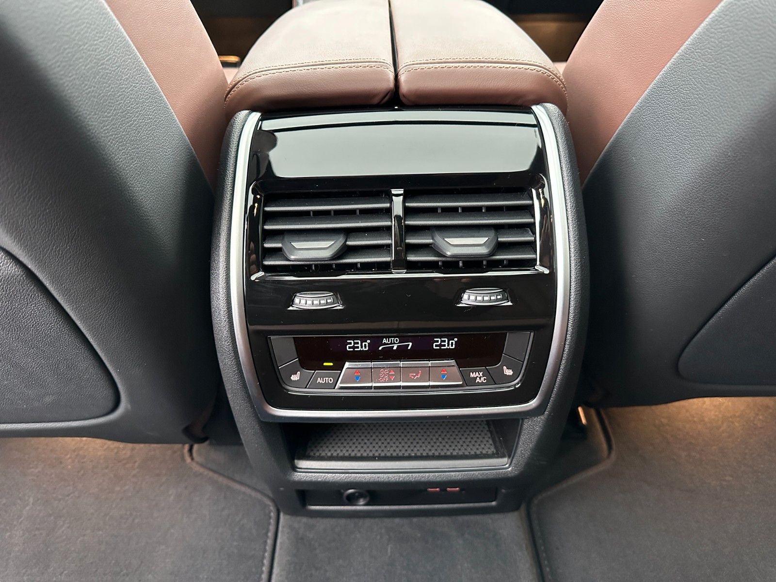 Fahrzeugabbildung BMW X5 30d xDrive ACC,HUD,PANO,HARMAN,LUFT,AHK,360,.