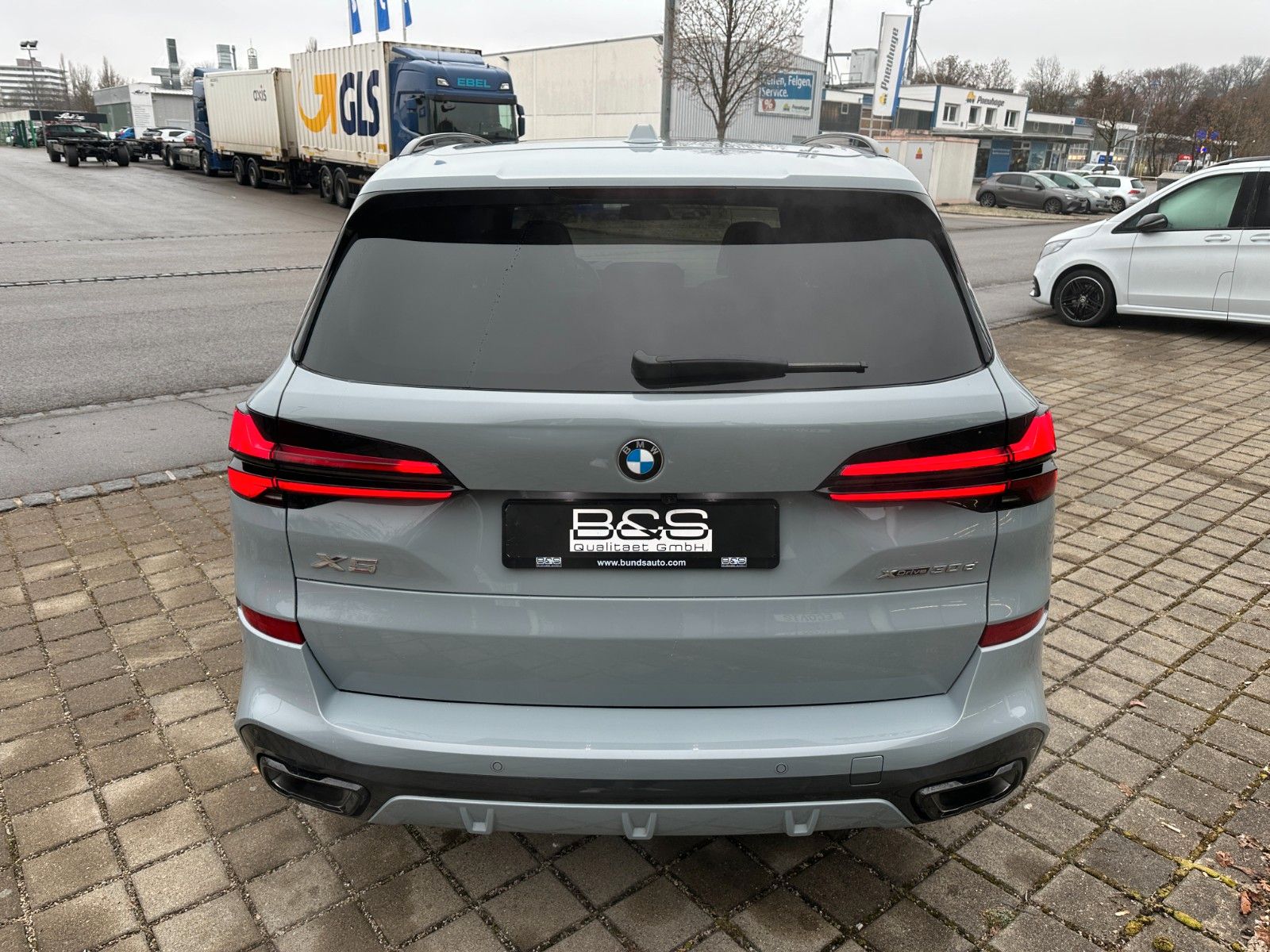 Fahrzeugabbildung BMW X5 30d xDrive ACC,HUD,PANO,HARMAN,LUFT,AHK,360,.