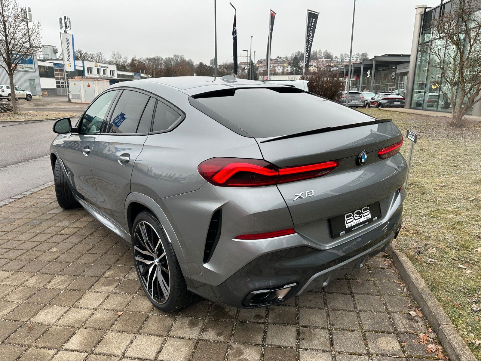 Fahrzeugabbildung BMW X6 30d xDrive MSport ACC,HUD,HARMAN,LUFT,SOFTCL,