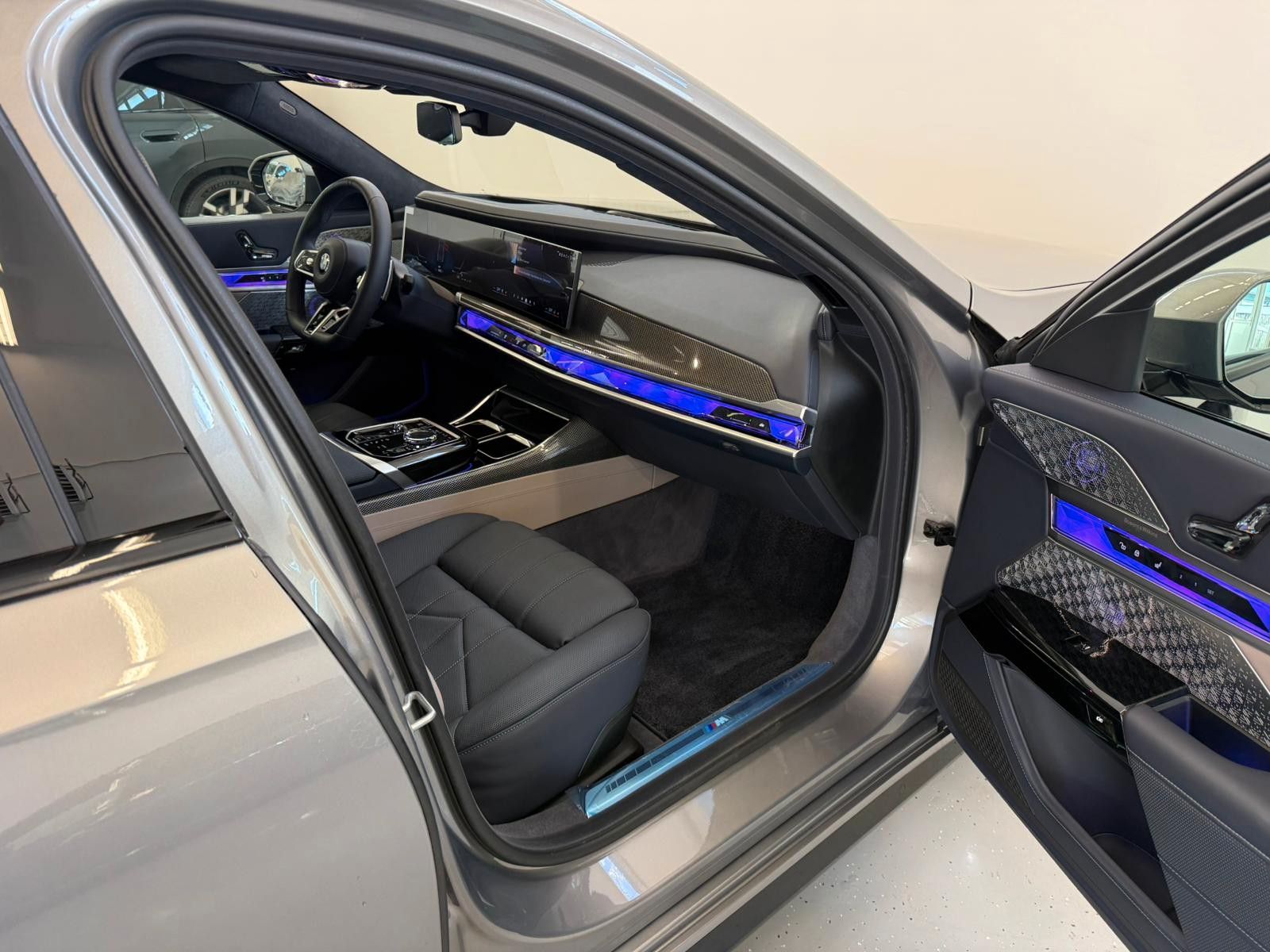 Fahrzeugabbildung BMW 740d xDrive M Sport,Gran Lusso,B&W,FondEnt,VOLL