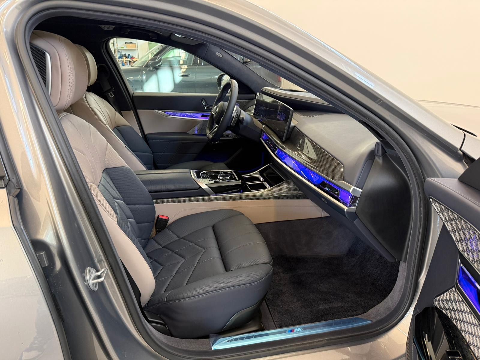 Fahrzeugabbildung BMW 740d xDrive M Sport,Gran Lusso,B&W,FondEnt,VOLL