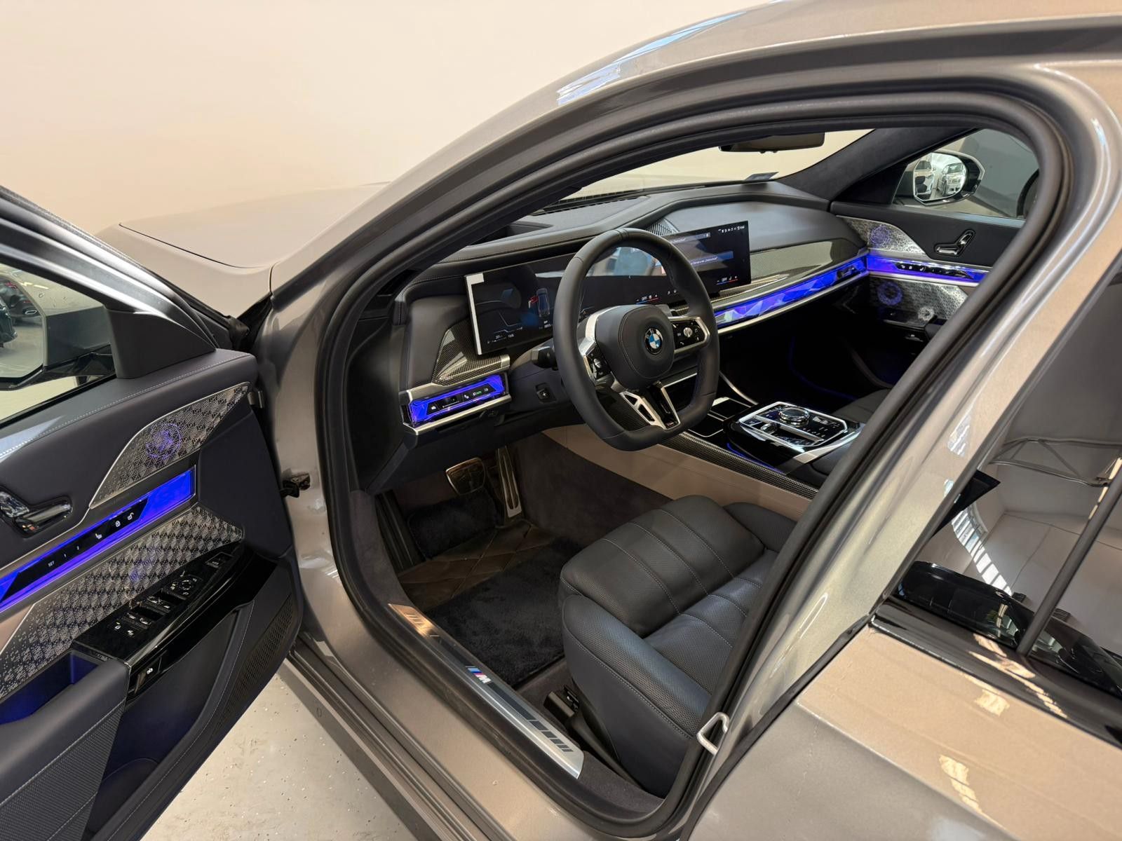 Fahrzeugabbildung BMW 740d xDrive M Sport,Gran Lusso,B&W,FondEnt,VOLL