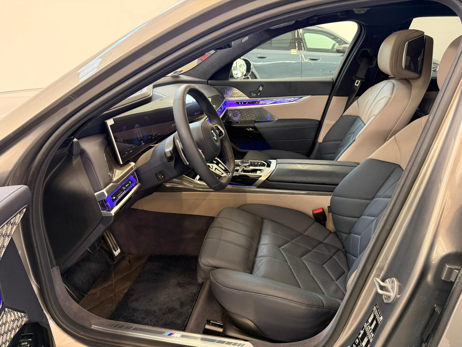 Fahrzeugabbildung BMW 740d xDrive M Sport,Gran Lusso,B&W,FondEnt,VOLL