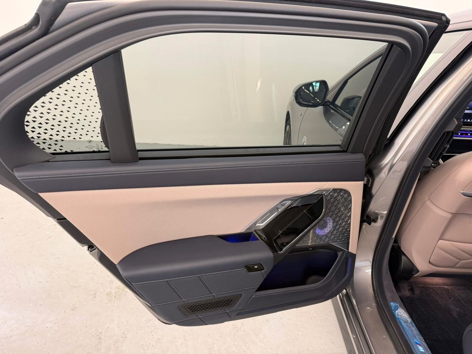 Fahrzeugabbildung BMW 740d xDrive M Sport,Gran Lusso,B&W,FondEnt,VOLL