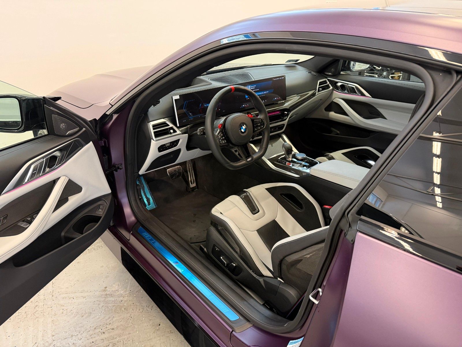 Fahrzeugabbildung BMW M4 M xDrive Competition ACC,HUD,HARMAN,KERAMIK