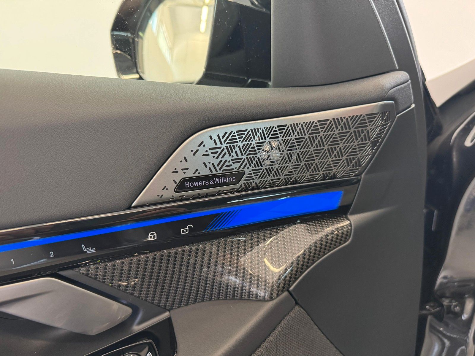 Fahrzeugabbildung BMW M5 Limousine Basis ACC,HUD,PANO,B&W,360,CARBON